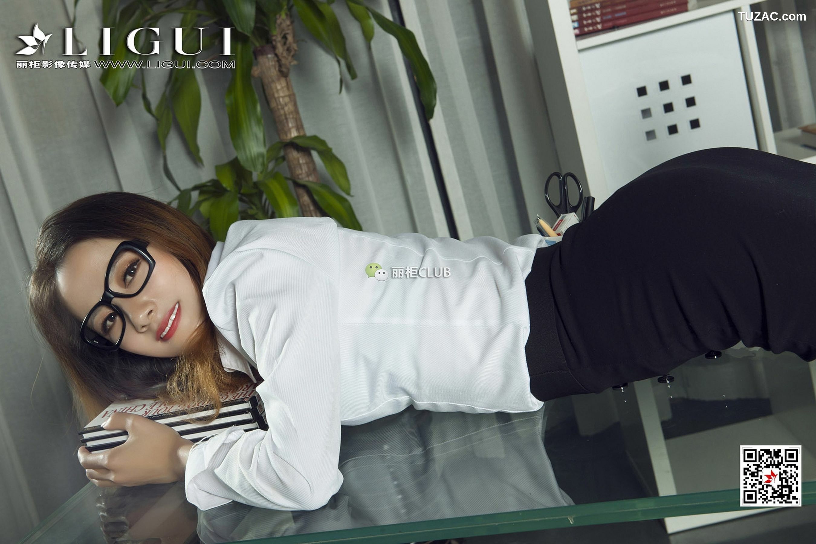 丽柜_Model 一梦《办公室灰丝OL》 写真集[51P]