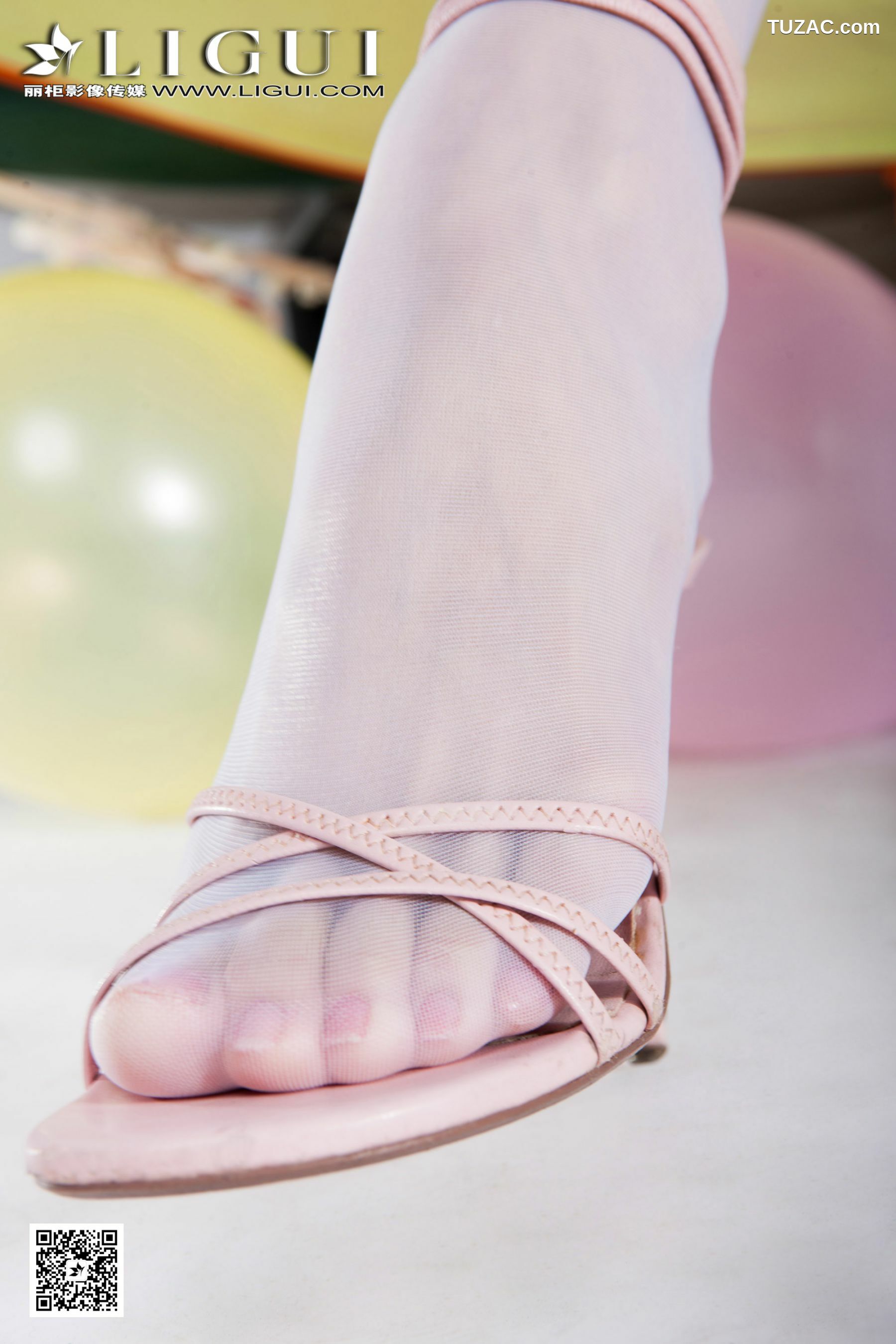 丽柜_Model 乐乐《可爱吊带牛仔+白丝高跟》上中下全集 美腿玉足写真图片[83P]