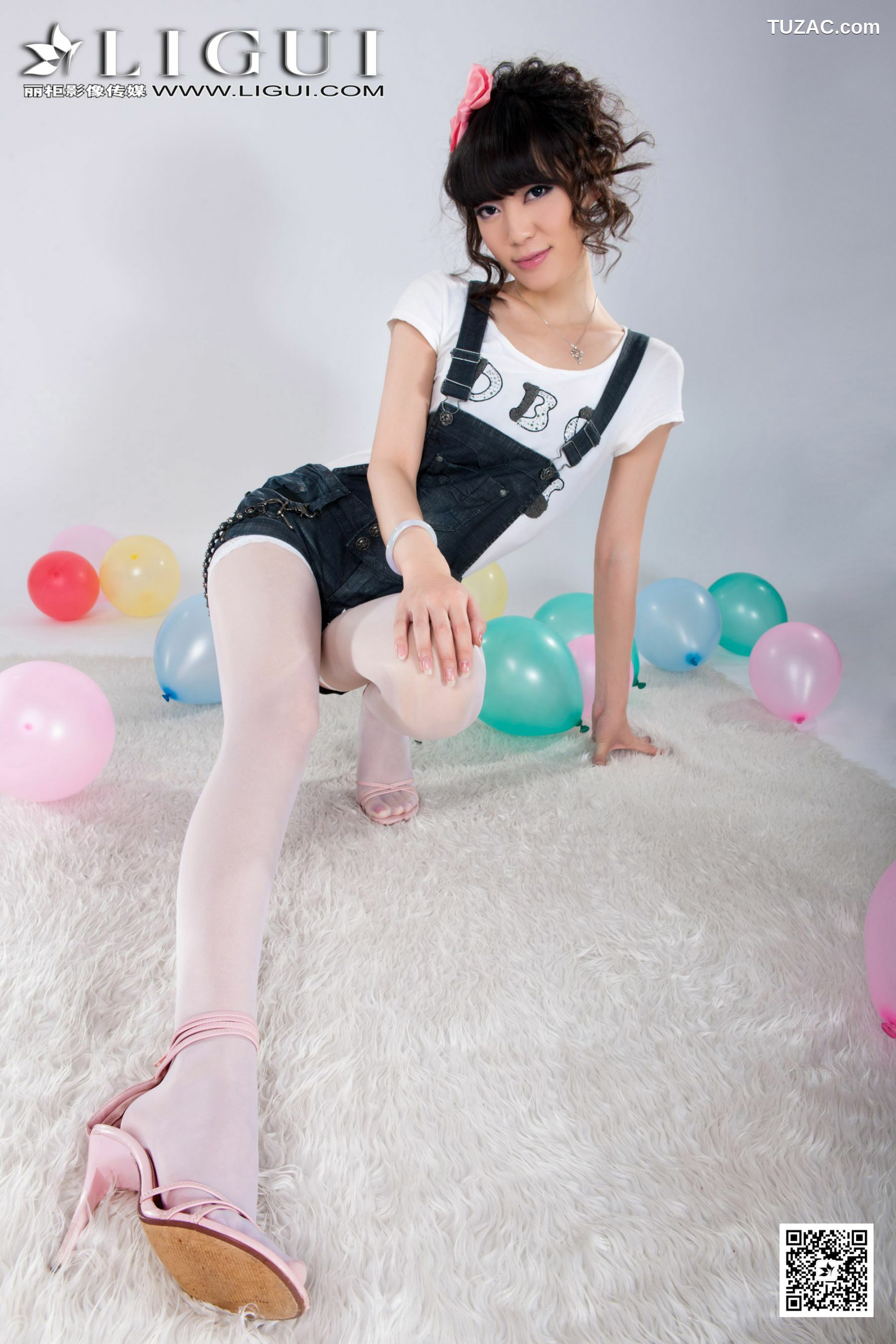 丽柜_Model 乐乐《可爱吊带牛仔+白丝高跟》上中下全集 美腿玉足写真图片[83P]