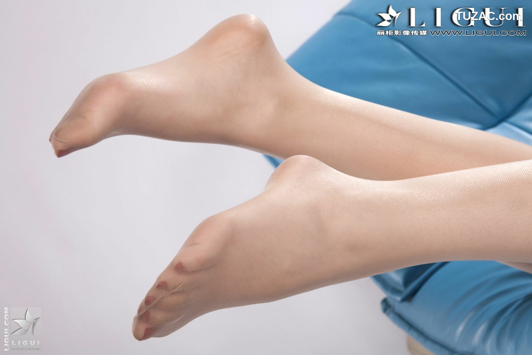 丽柜_Model 乔萌《职业装肉丝高跟美足》 美腿玉足写真图片[76P]