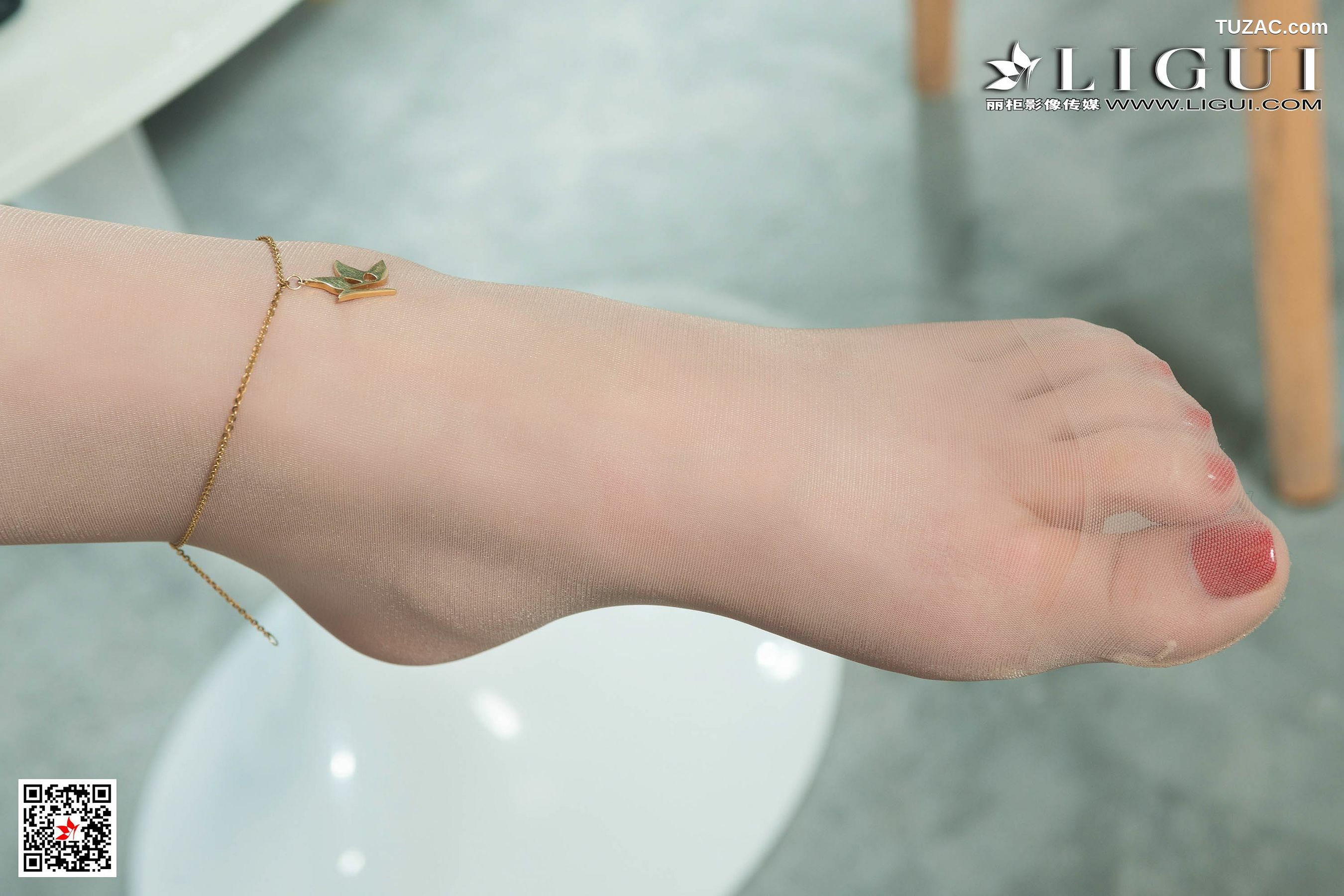 丽柜_Model 伊伊《肉丝美腿高跟OL》 网络丽人 写真集[49P]