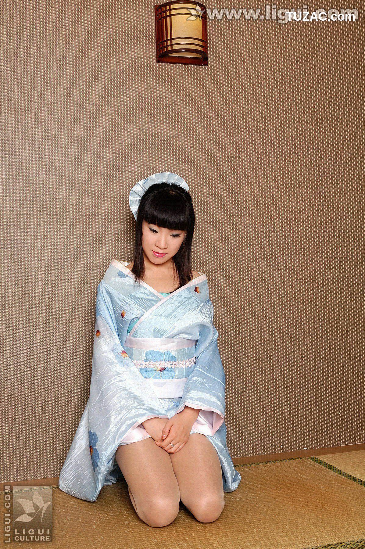 丽柜_Model 伊园《日本丝袜少女与狗熊的邂逅》 丝足写真图片[28P]