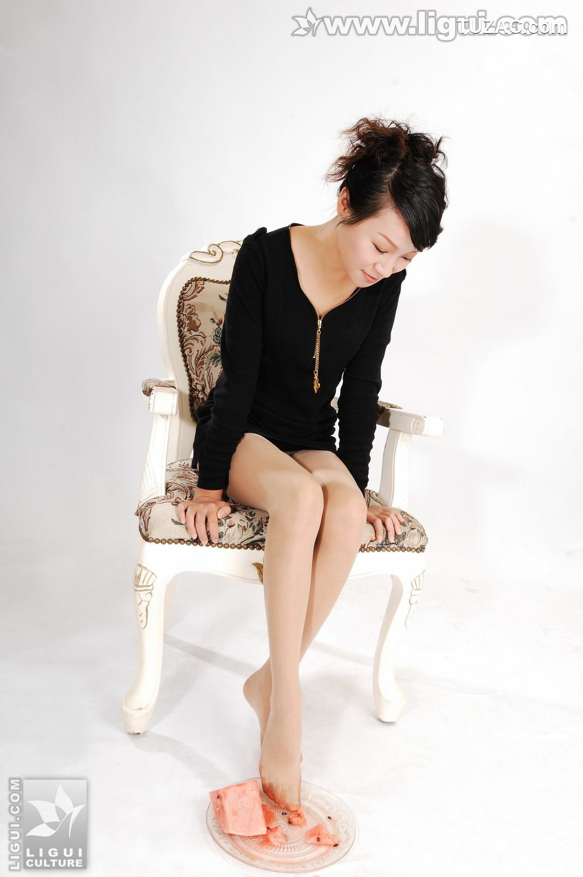 丽柜_Model 伊园《甜美丝足炸出的西瓜汁》 丝足写真图片[31P]