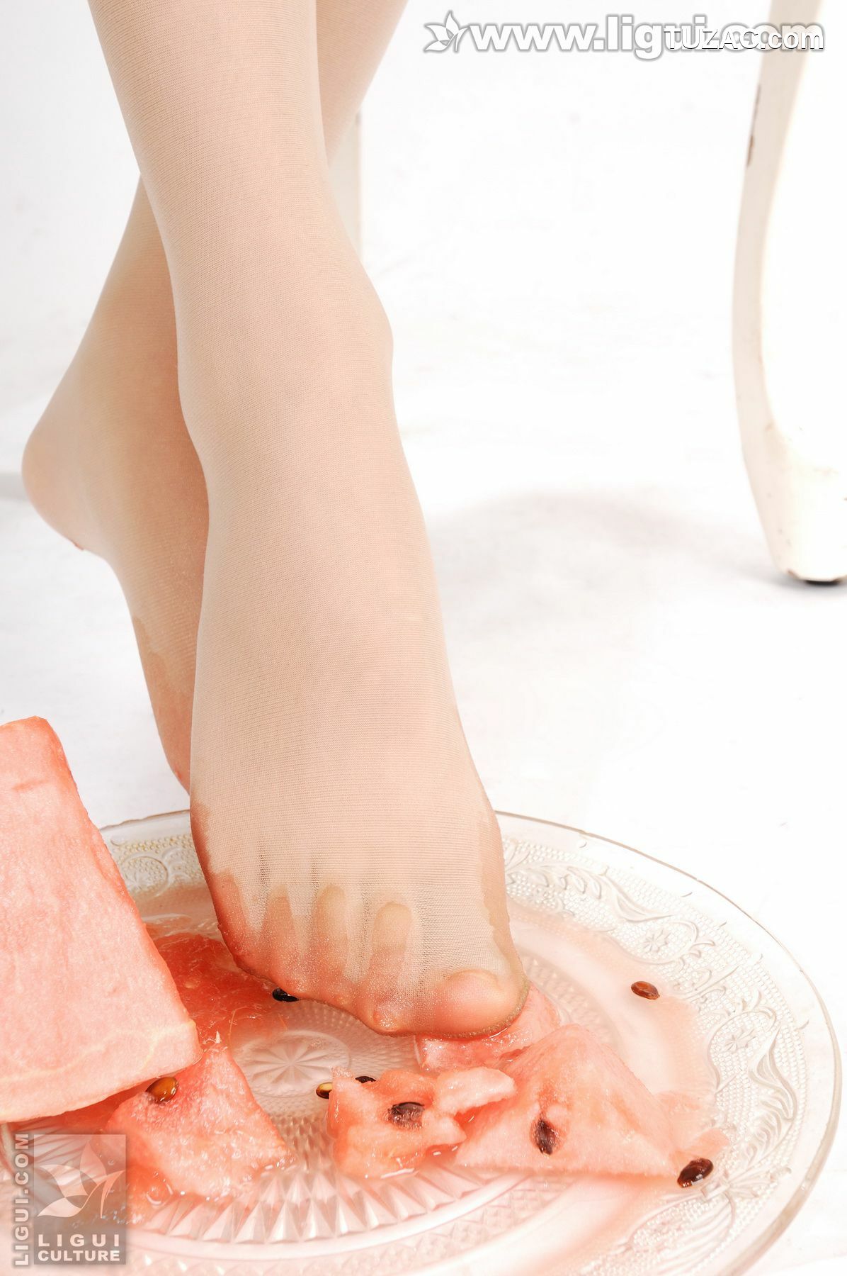 丽柜_Model 伊园《甜美丝足炸出的西瓜汁》 丝足写真图片[31P]