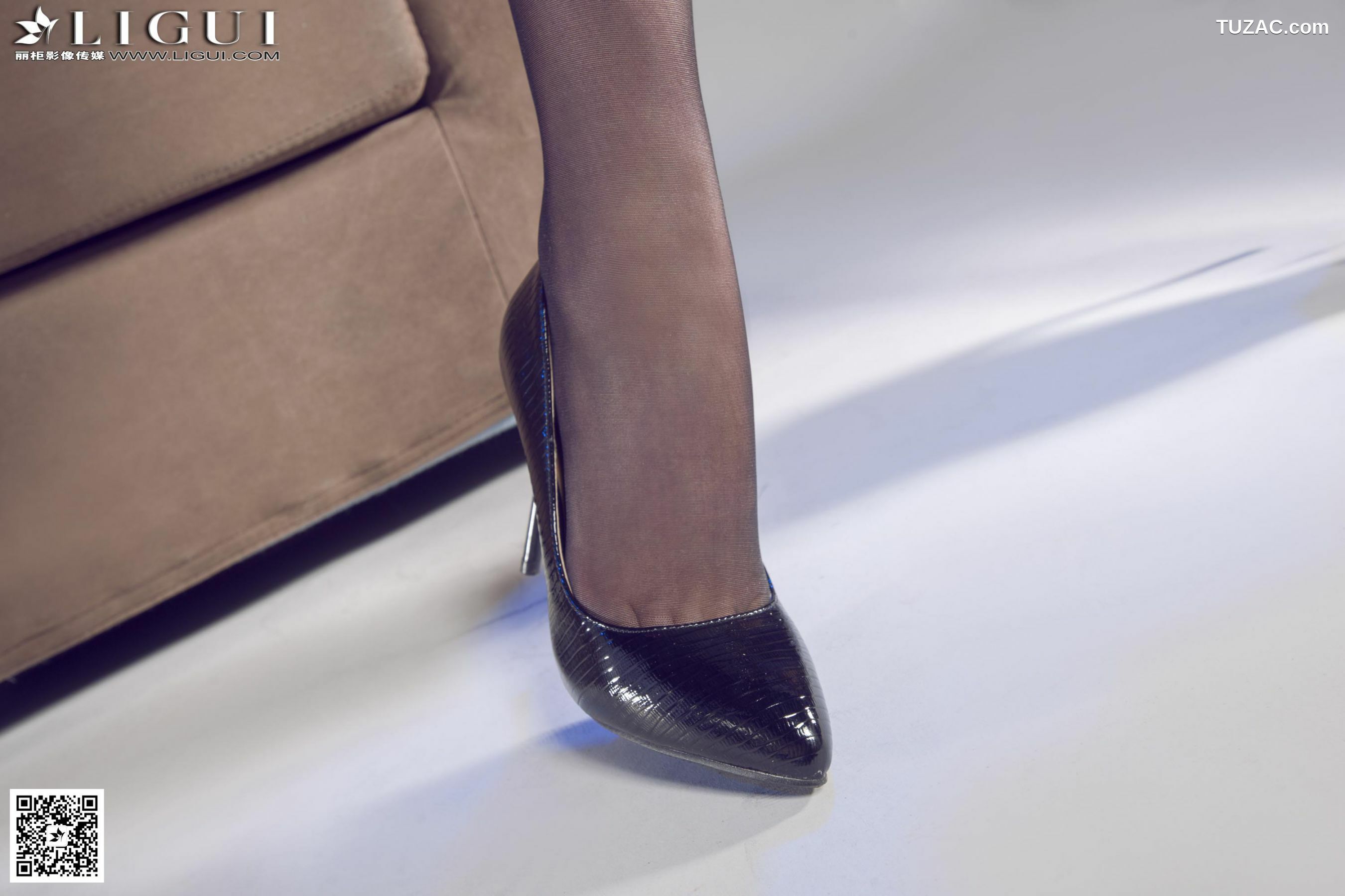 丽柜_Model 佳怡《灰丝高跟秘书》上下全集 美腿玉足写真图片[82P]