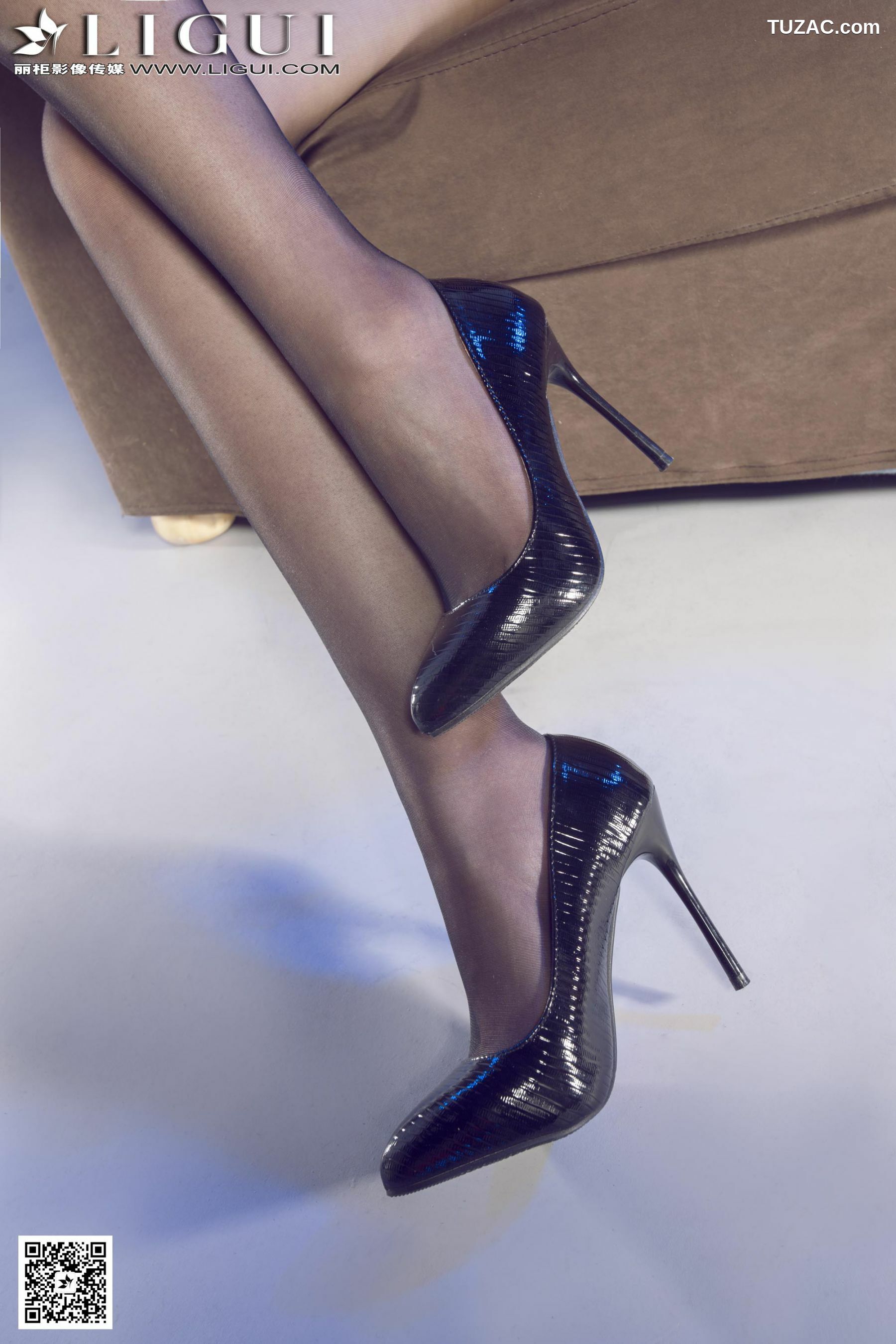 丽柜_Model 佳怡《灰丝高跟秘书》上下全集 美腿玉足写真图片[82P]