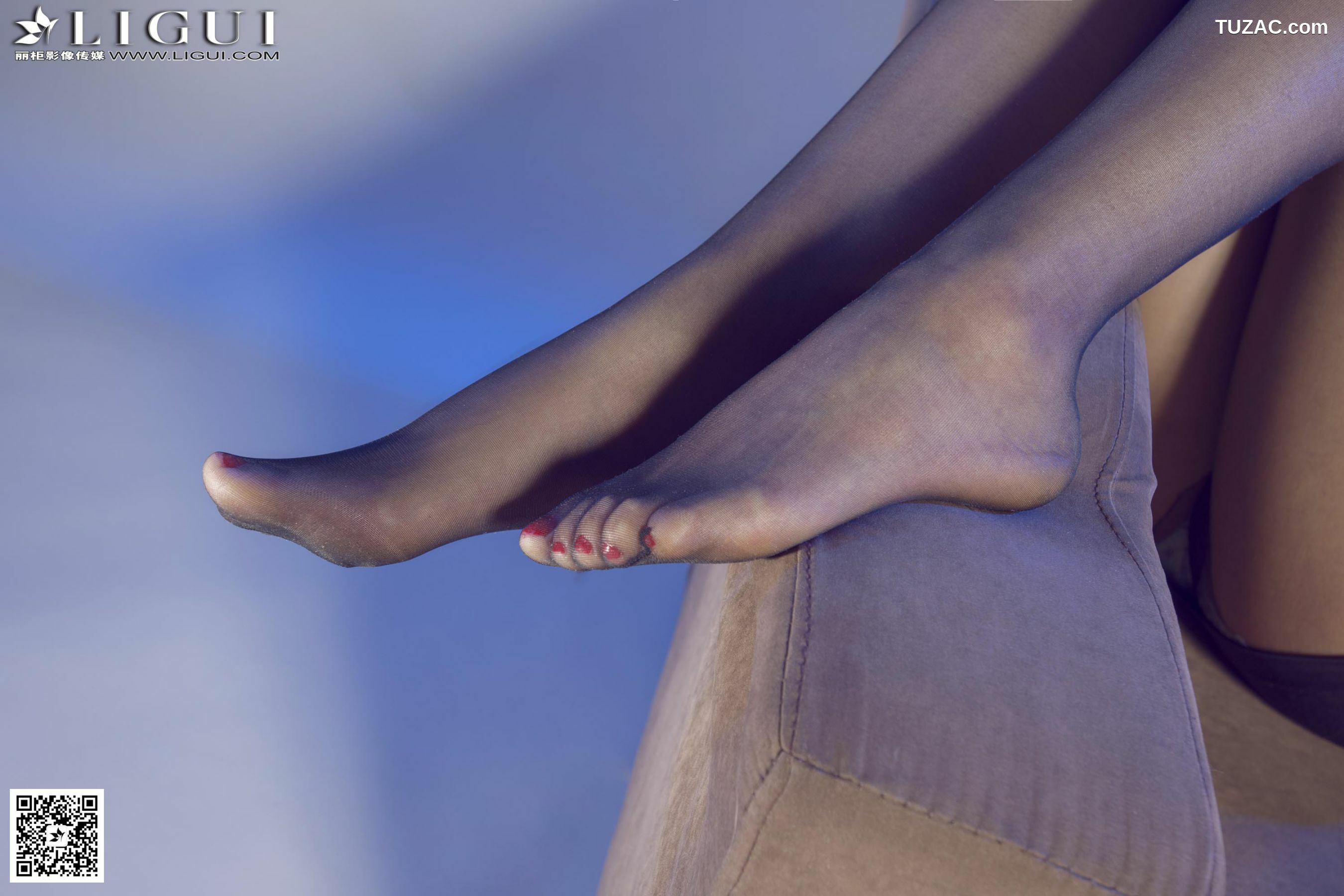 丽柜_Model 佳怡《灰丝高跟秘书》上下全集 美腿玉足写真图片[82P]