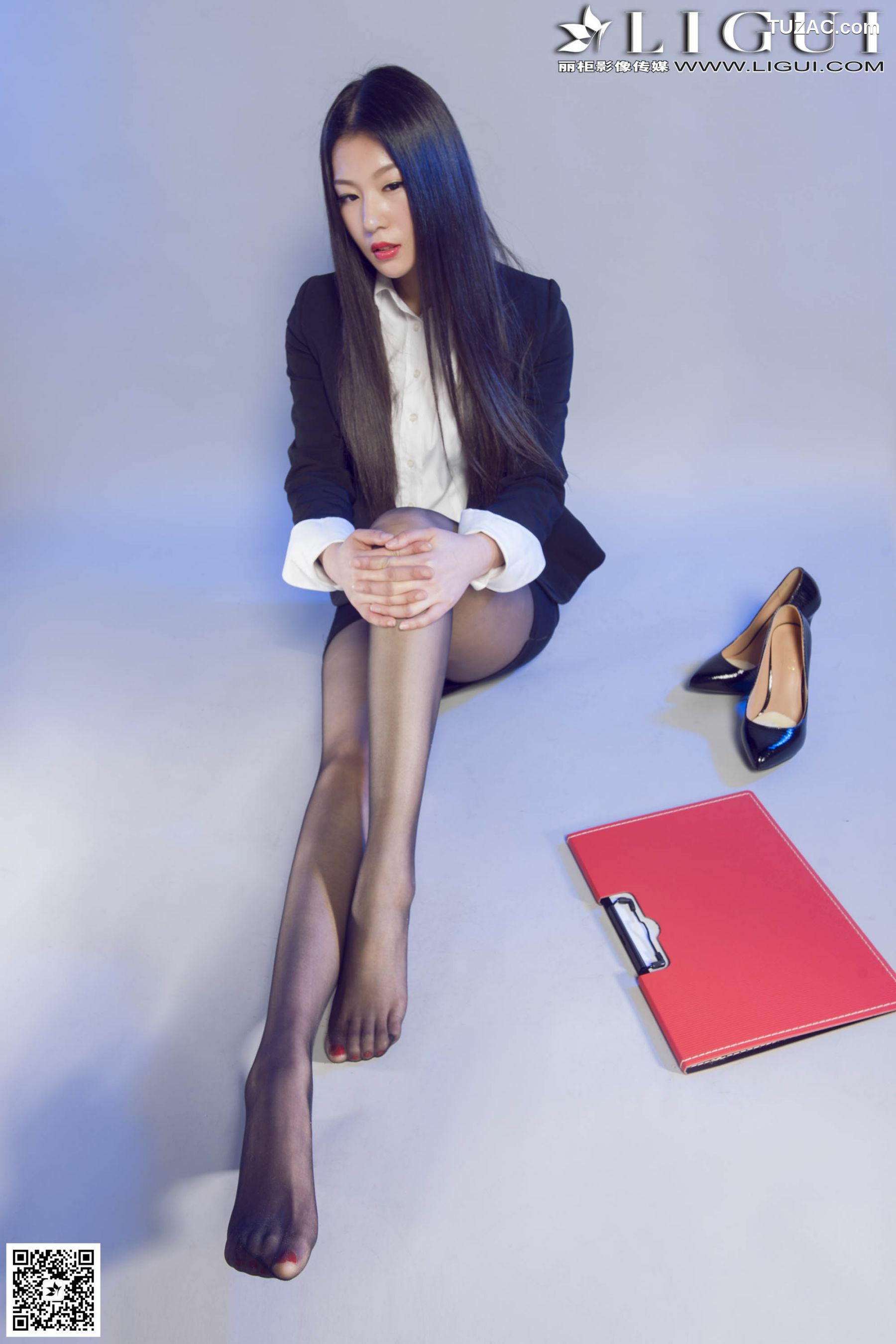 丽柜_Model 佳怡《灰丝高跟秘书》上下全集 美腿玉足写真图片[82P]