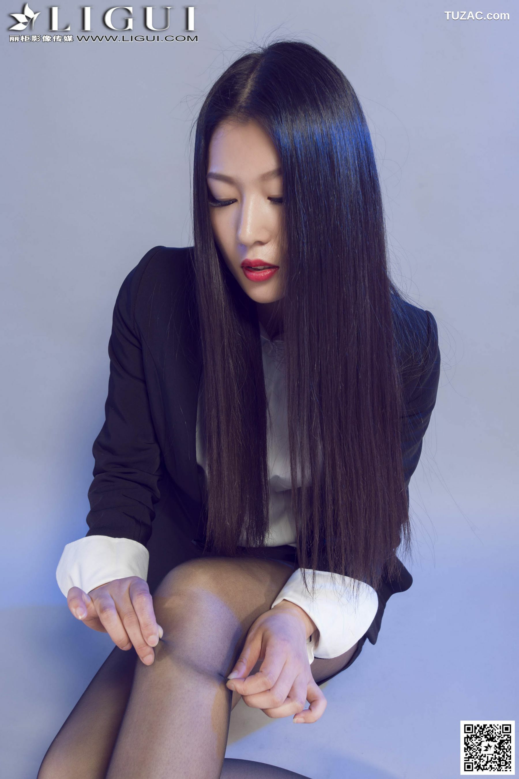 丽柜_Model 佳怡《灰丝高跟秘书》上下全集 美腿玉足写真图片[82P]