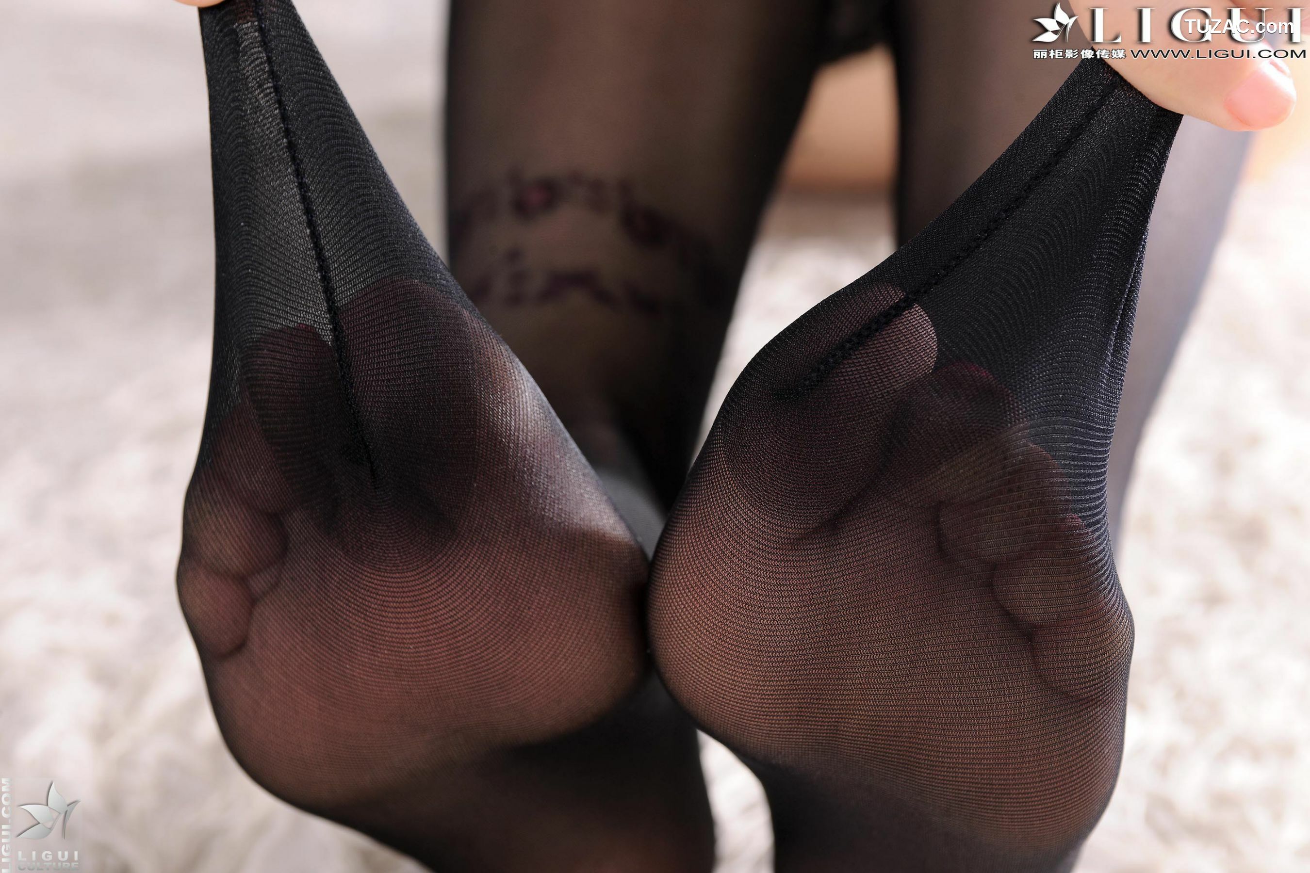 丽柜_Model 侨侨《丁字裤黑丝美足》 美腿玉足写真图片[65P]