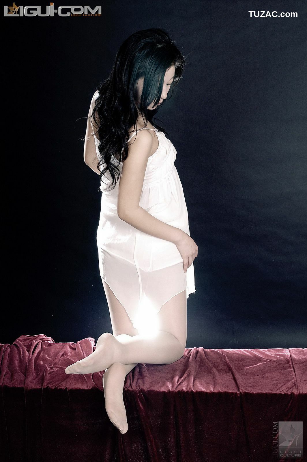 丽柜_Model 倩倩《冷艳倩女》 丝足写真图片[20P]