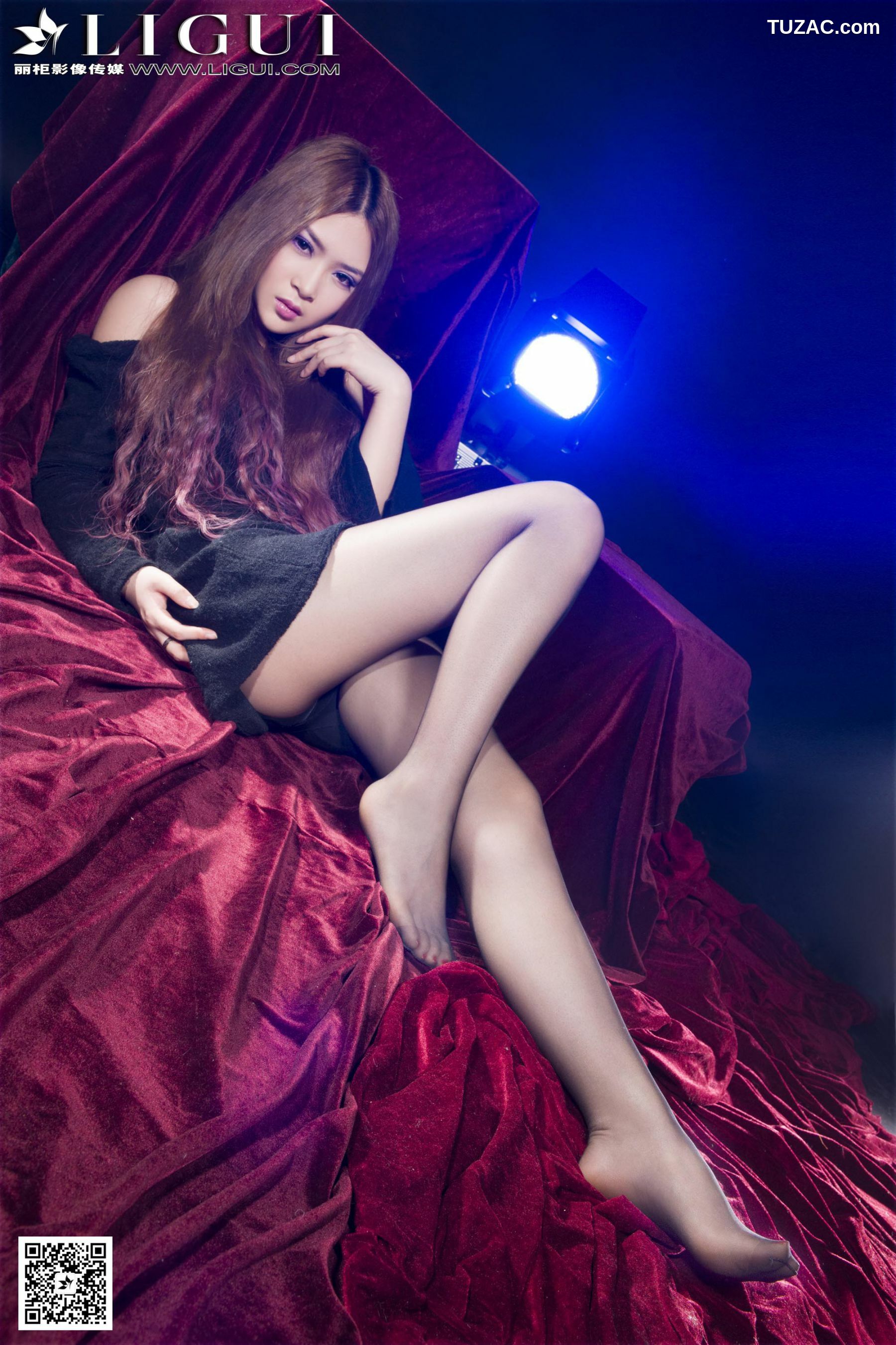 丽柜_Model 允儿《极品灰丝高跟女郎》 美腿玉足写真图片[42P]