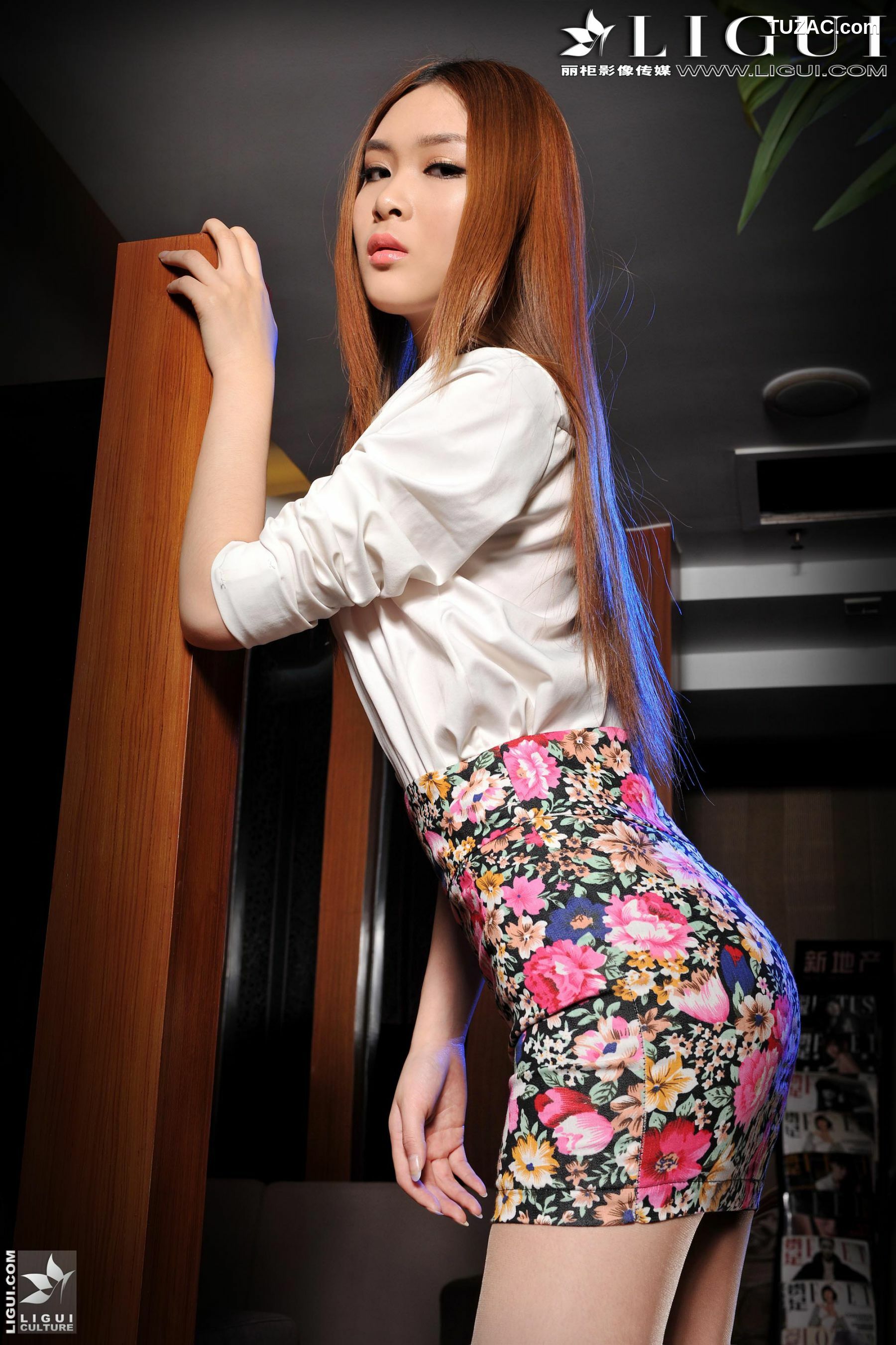 丽柜_Model 允儿《超短裙高跟美足》上下全集 美腿丝足写真图片[68P]