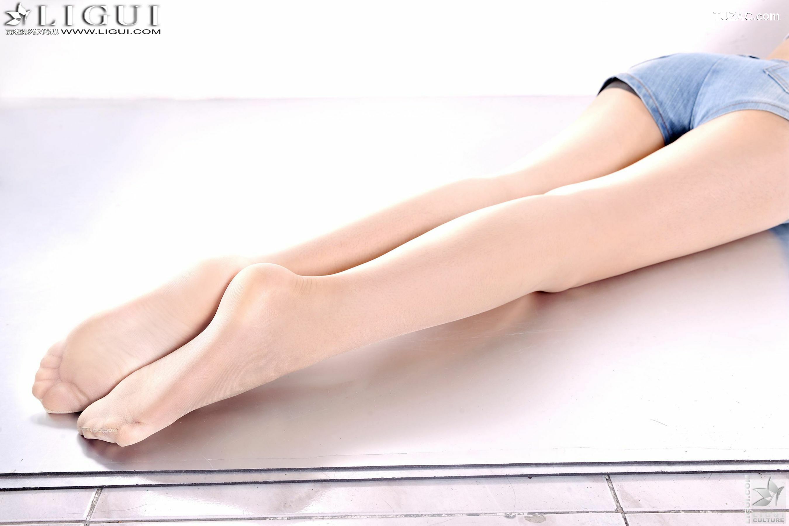 丽柜_Model 允儿《长腿牛仔高跟妹子》 美腿玉足写真图片[56P]