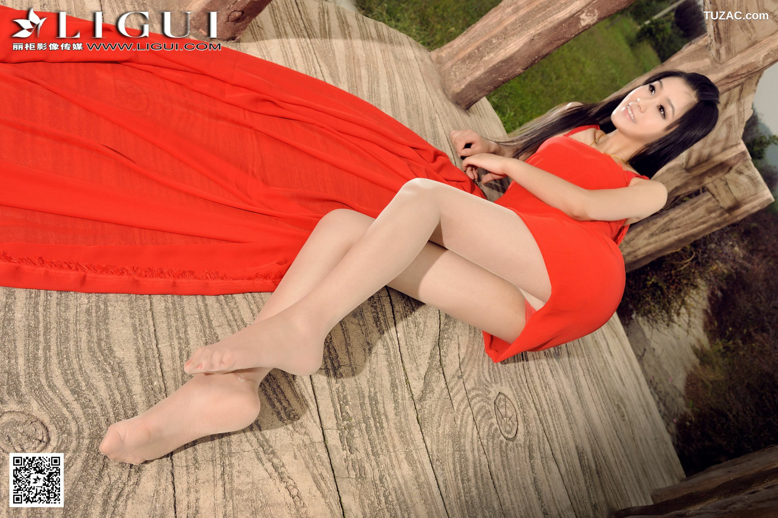 丽柜_Model 凌凌《古典红裙系列》上下全集 丝足写真集[39P]