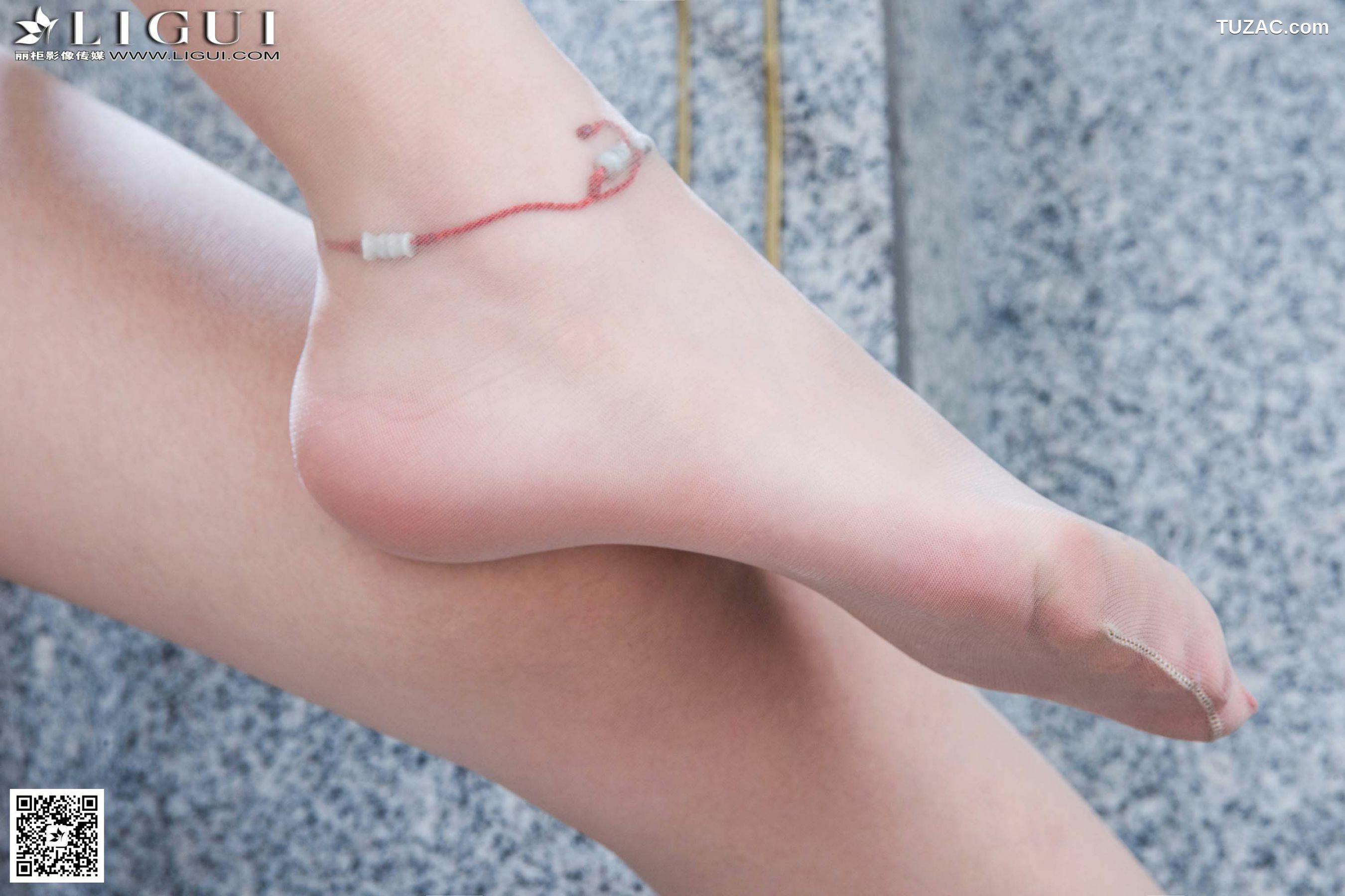 丽柜_Model 凌凌《楼梯上的OL高跟丝足》上下全集 美腿玉足写真图片[65P]