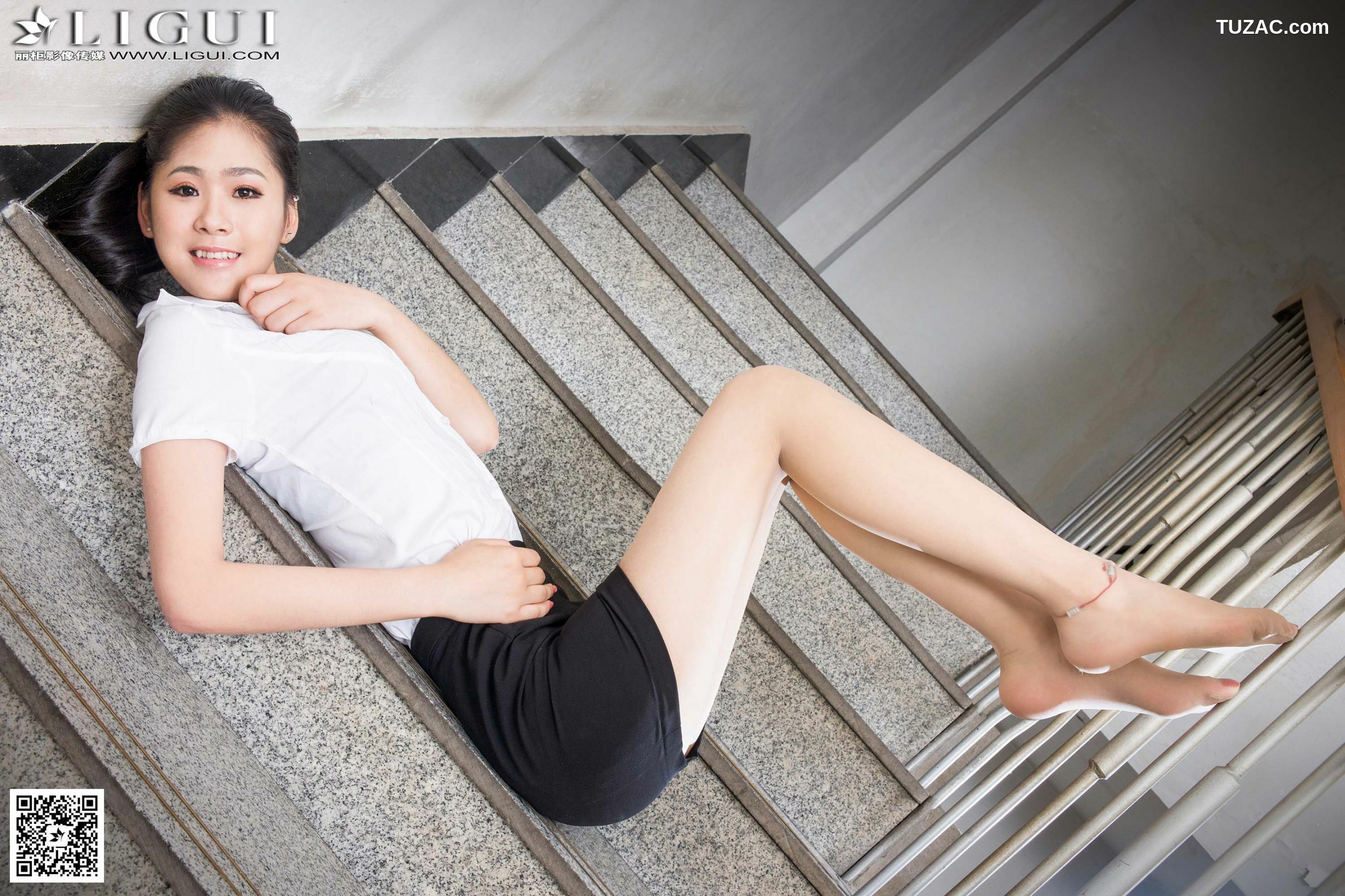 丽柜_Model 凌凌《楼梯上的OL高跟丝足》上下全集 美腿玉足写真图片[65P]