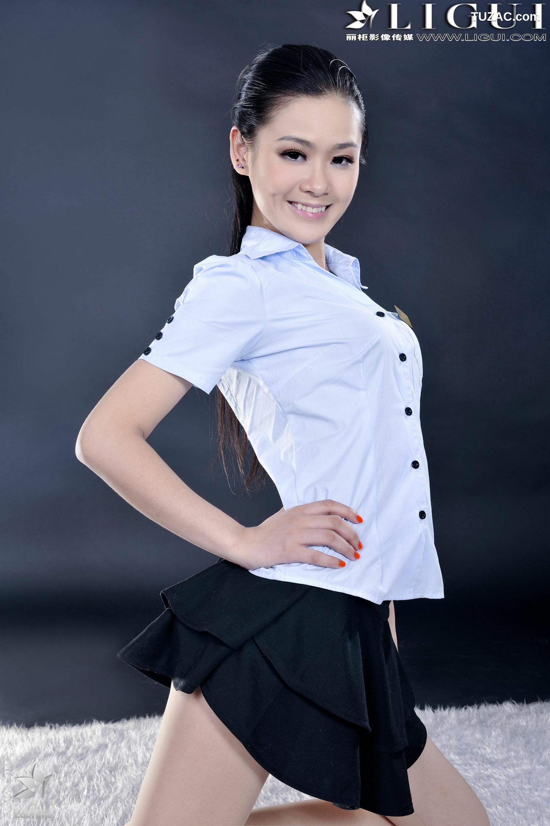 丽柜_Model 凌凌《职业装制服丝足》上下合集  美腿玉足写真图片[87P]