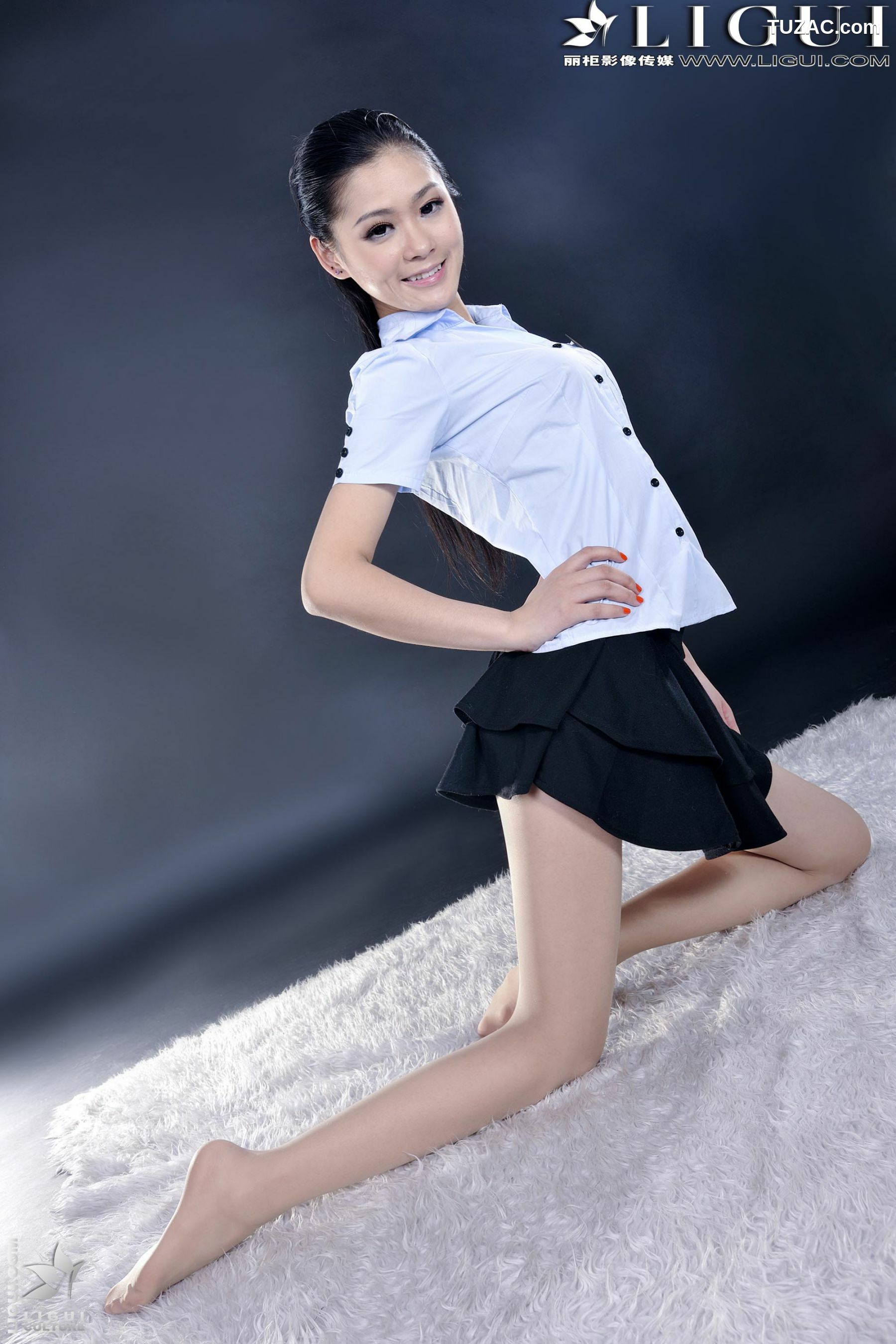 丽柜_Model 凌凌《职业装制服丝足》上下合集  美腿玉足写真图片[87P]