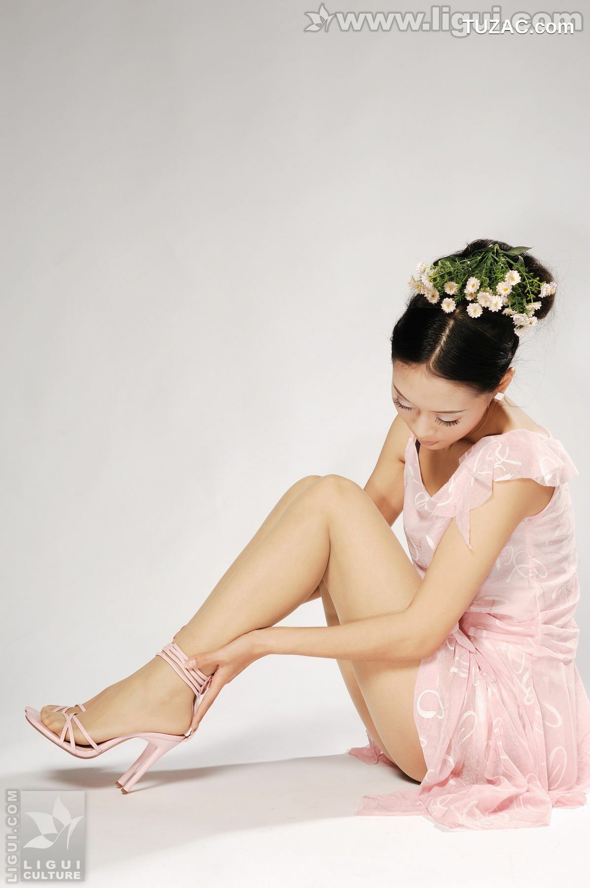 丽柜_Model 凯咪《金粉世家贵足高跟》 丝袜玉足写真图片[39P]