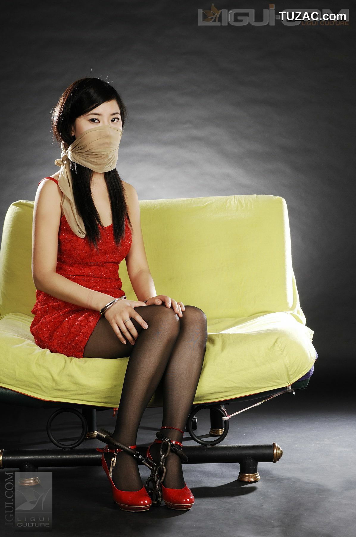 丽柜_Model 卡鲁鲁《俏皮可爱小美女伊贺流袜堵式束缚》 丝足写真图片[46P]