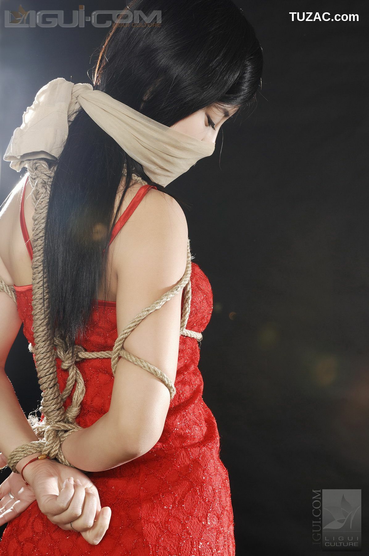 丽柜_Model 卡鲁鲁《俏皮可爱小美女伊贺流袜堵式束缚》 丝足写真图片[46P]