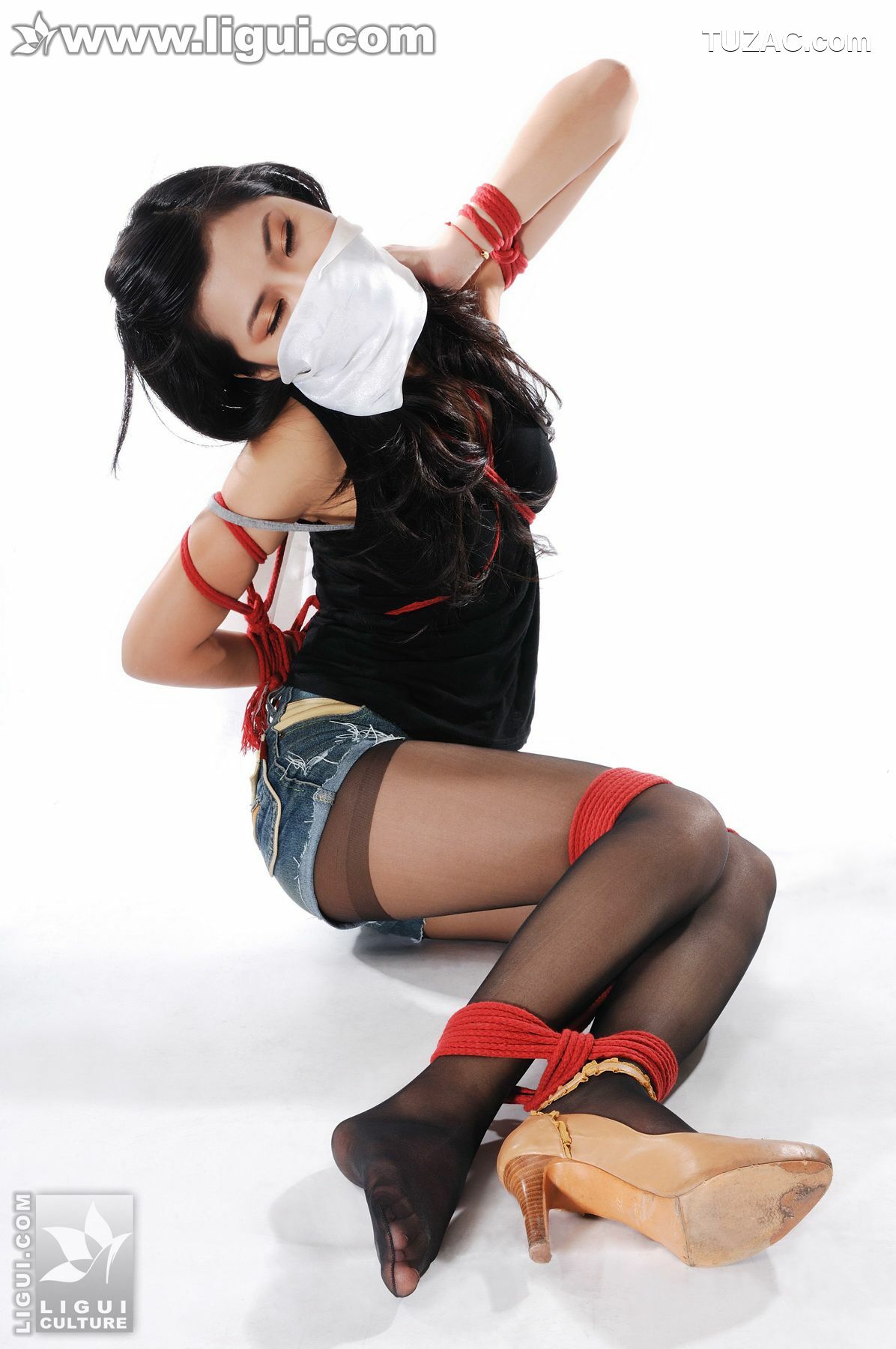 丽柜_Model 卡鲁鲁《夏日凉意的蒙面捆绑》 丝足写真图片[32P]