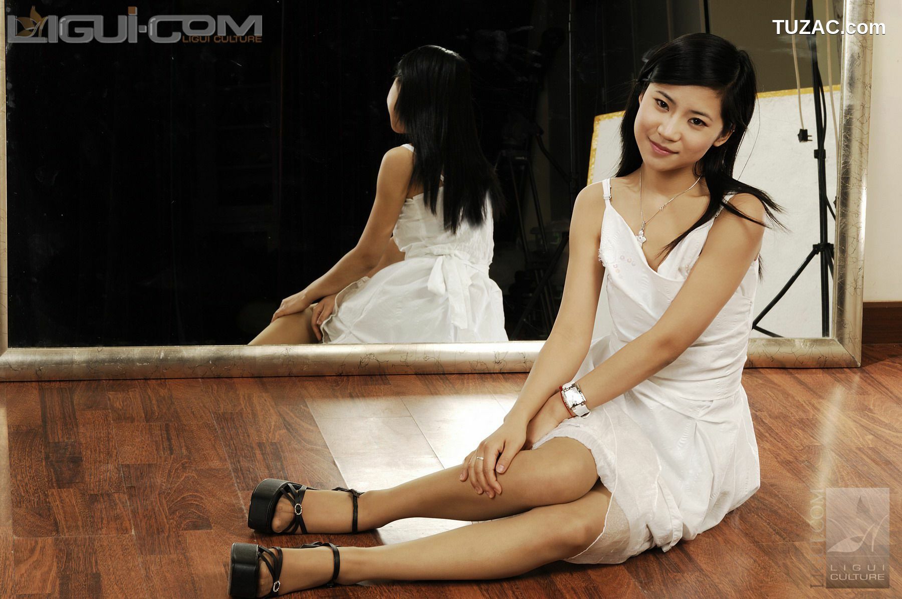 丽柜_Model 卡鲁鲁《艺校美女的丝袜嫩足》 丝足写真图片[31P]