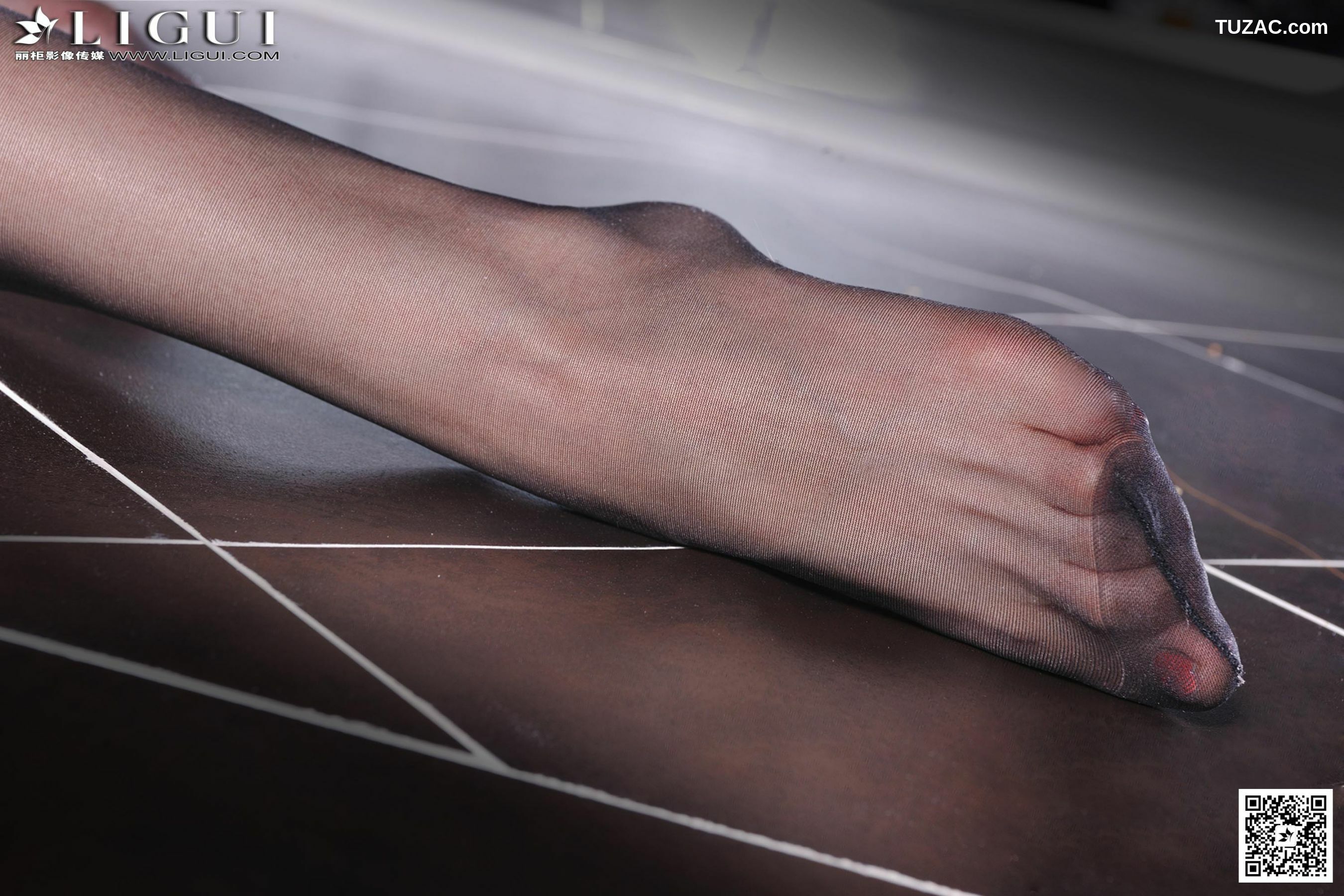 丽柜_Model 可馨《高跟女郎灰丝美足》上下全集 美腿玉足写真图片[62P]