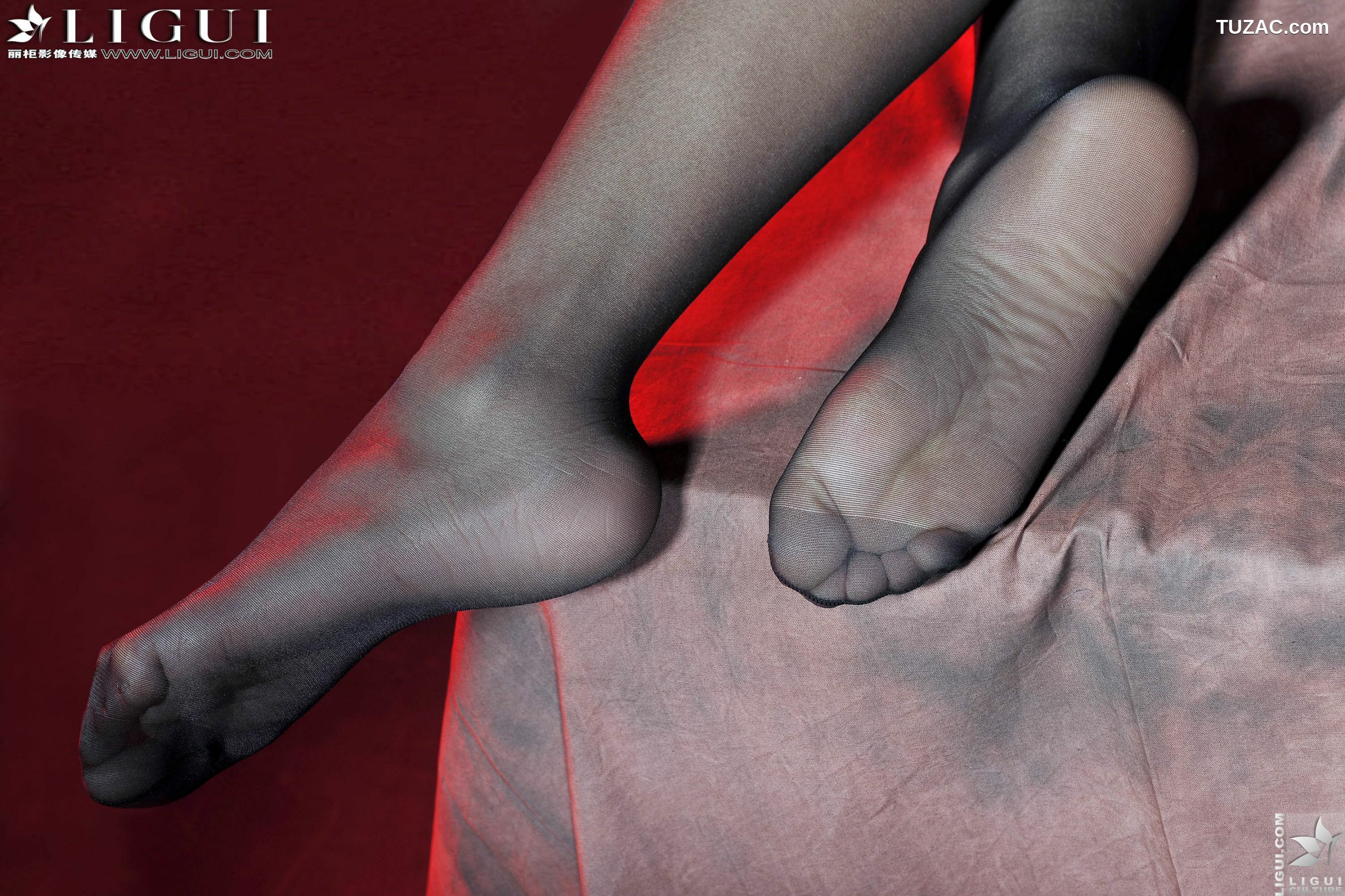 丽柜_Model 司琪《皮草黑丝女郎》 美腿玉足写真图片[50P]