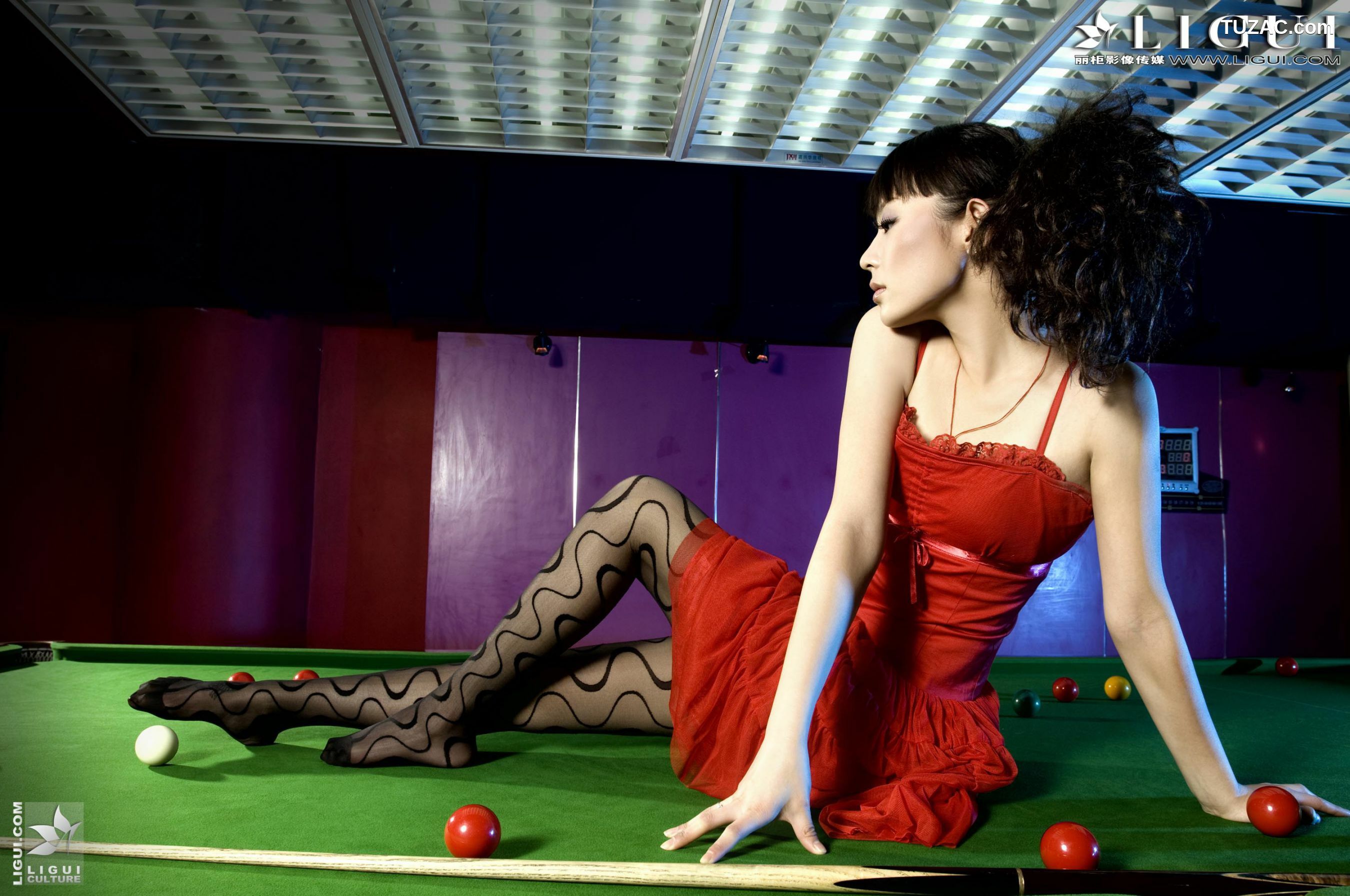 丽柜_Model 咪惠美《台球室里的刹人机器》 美腿玉足写真图片[51P]