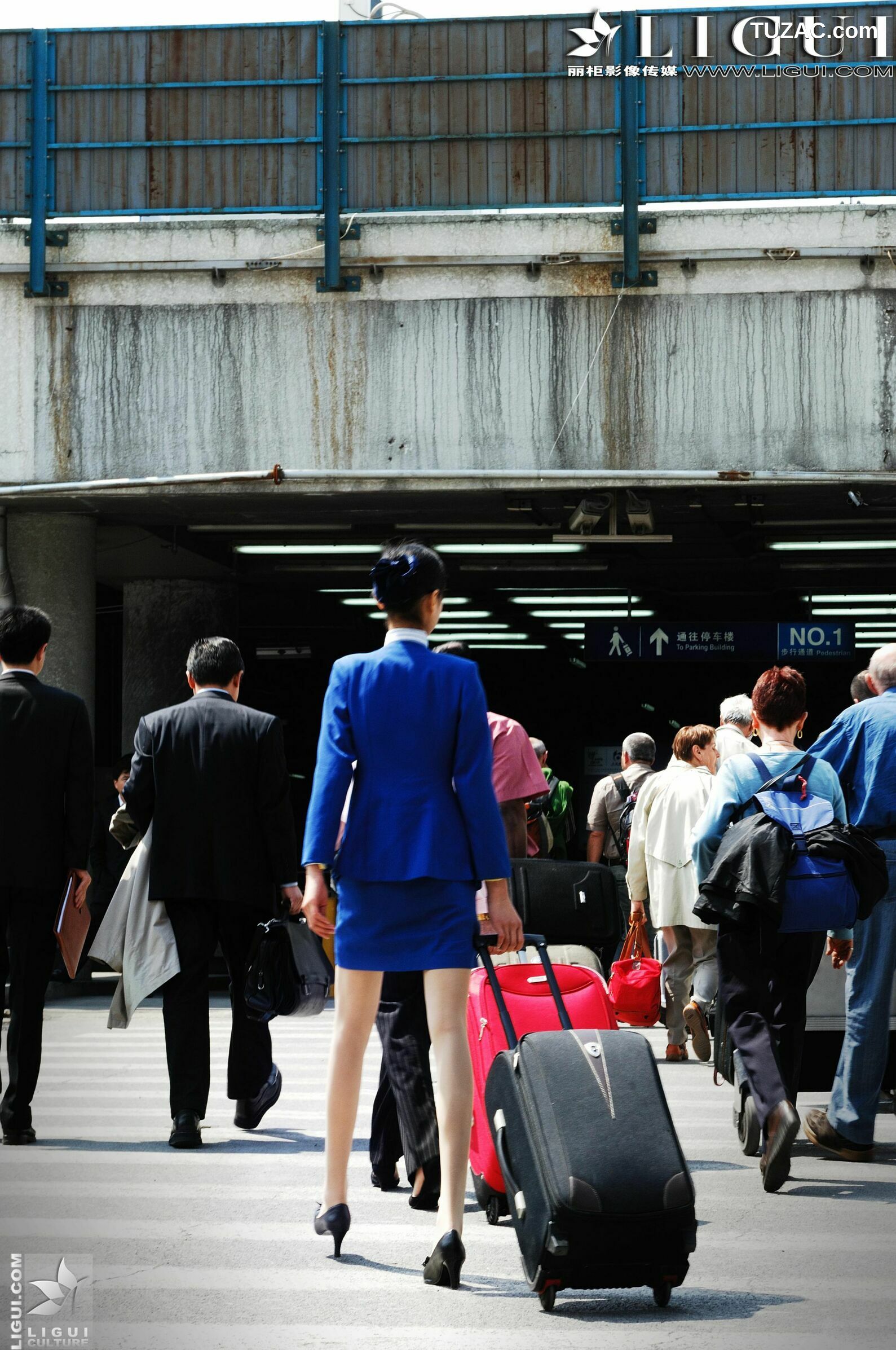 丽柜_Model 婷婷《空姐系列》 美腿丝足写真图片[43P]