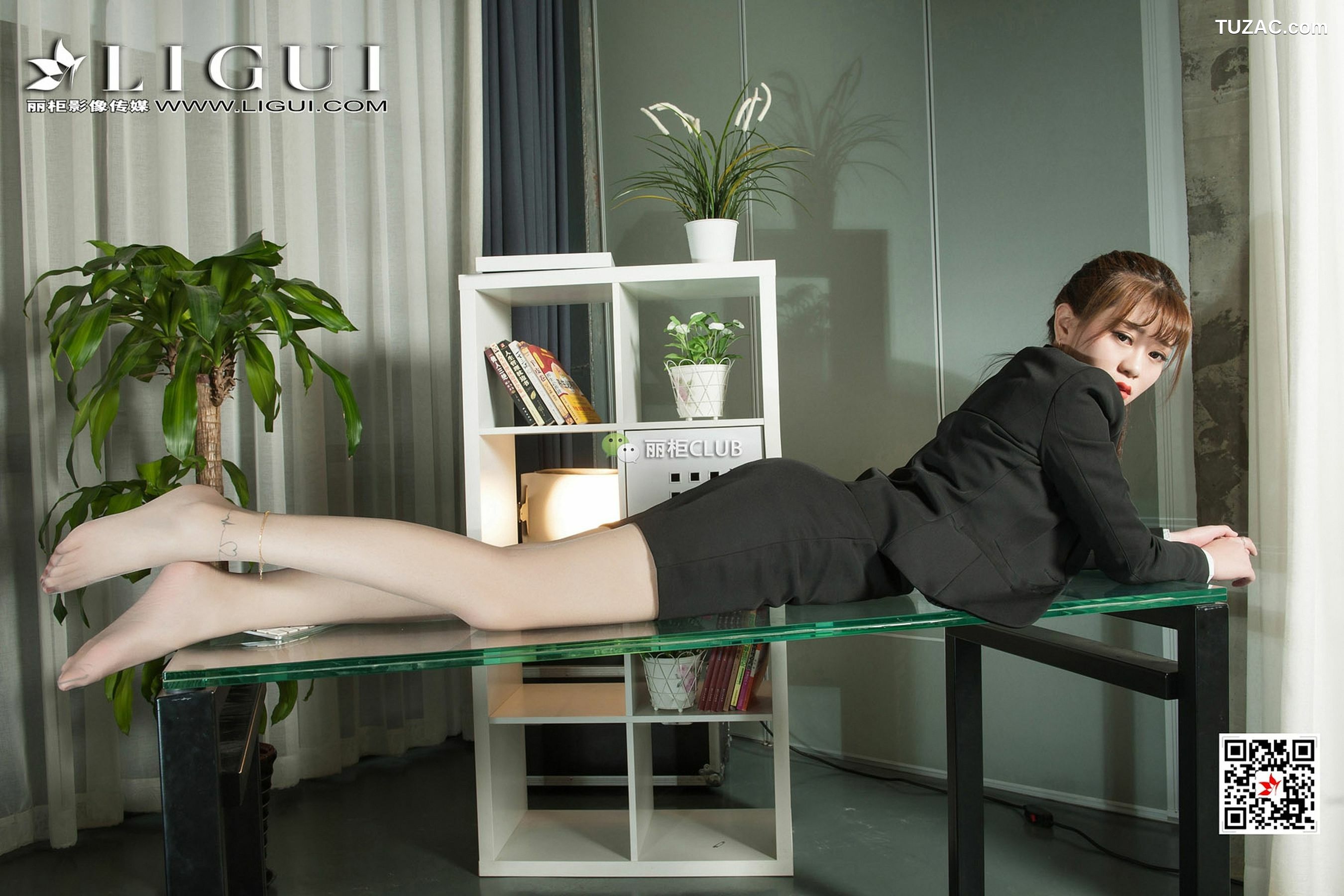 丽柜_Model 媛宝《办公室丝足》 写真集[50P]