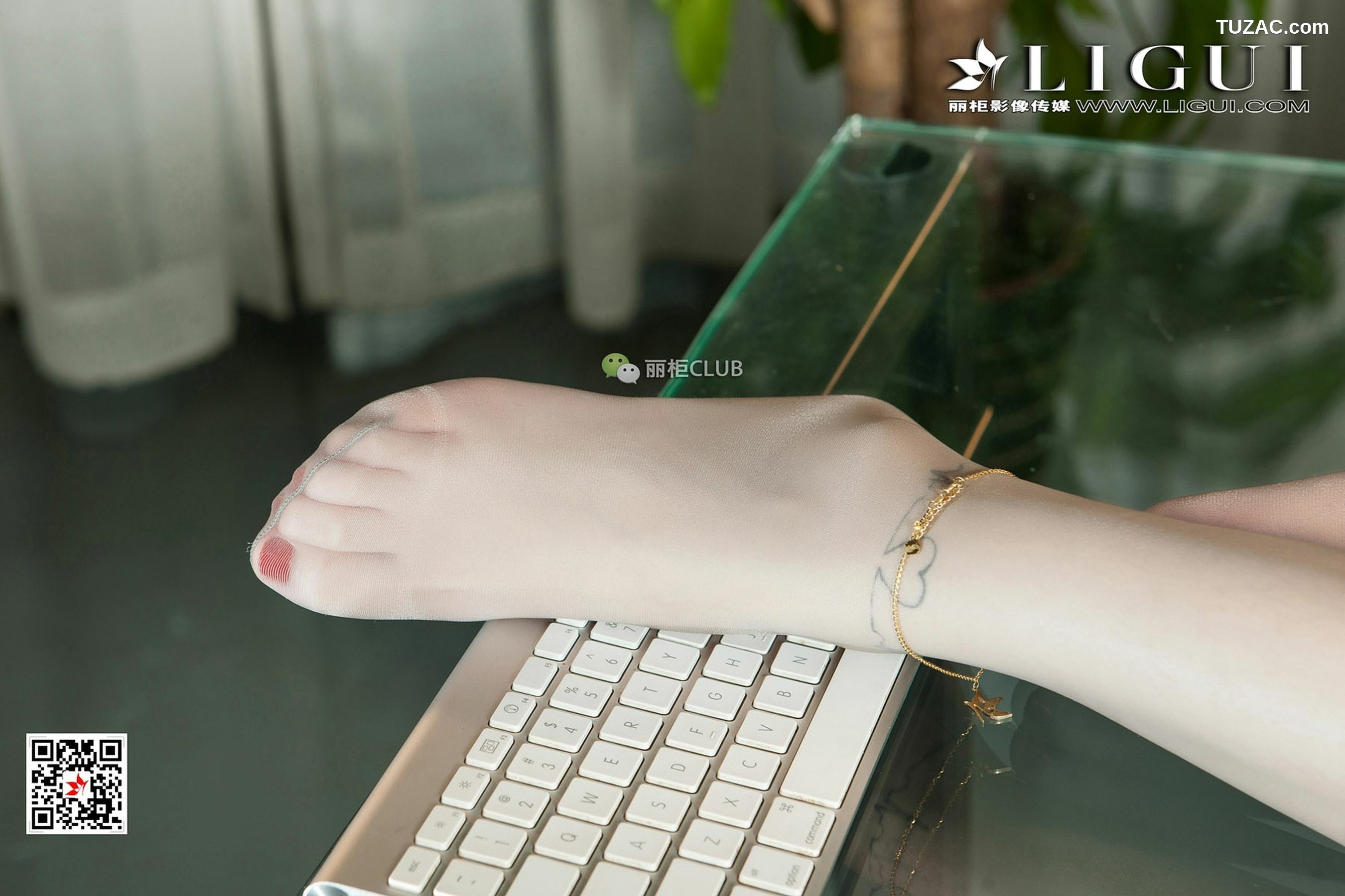 丽柜_Model 媛宝《办公室丝足》 写真集[50P]