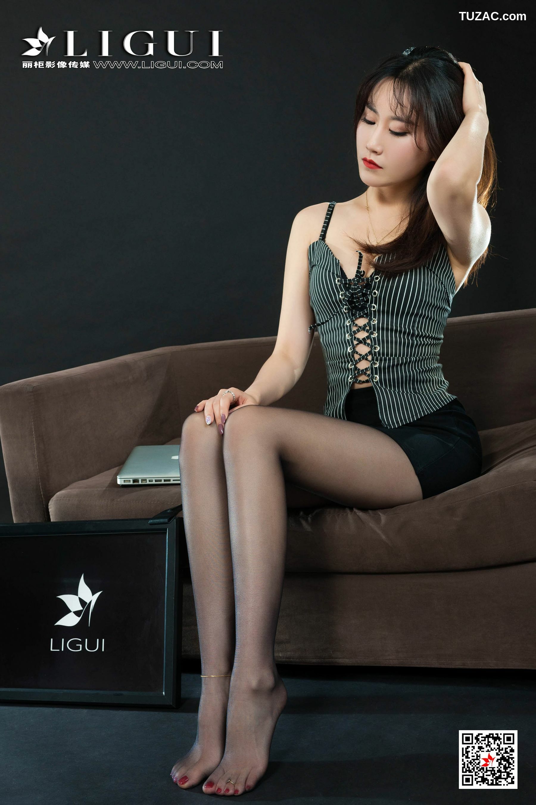 丽柜_Model 子晴《极品黑丝女秘书》 写真集[71P]