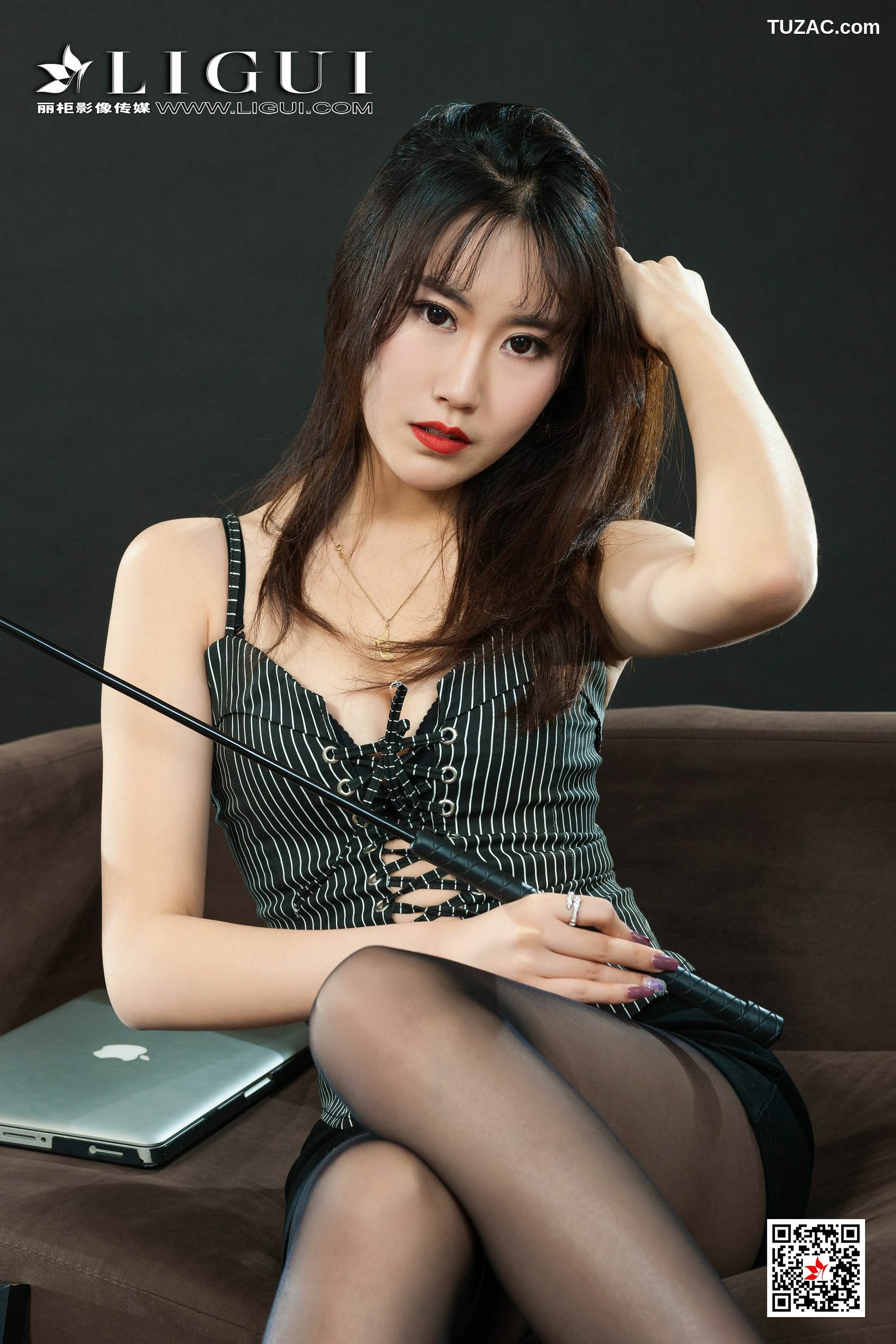 丽柜_Model 子晴《极品黑丝女秘书》 写真集[71P]