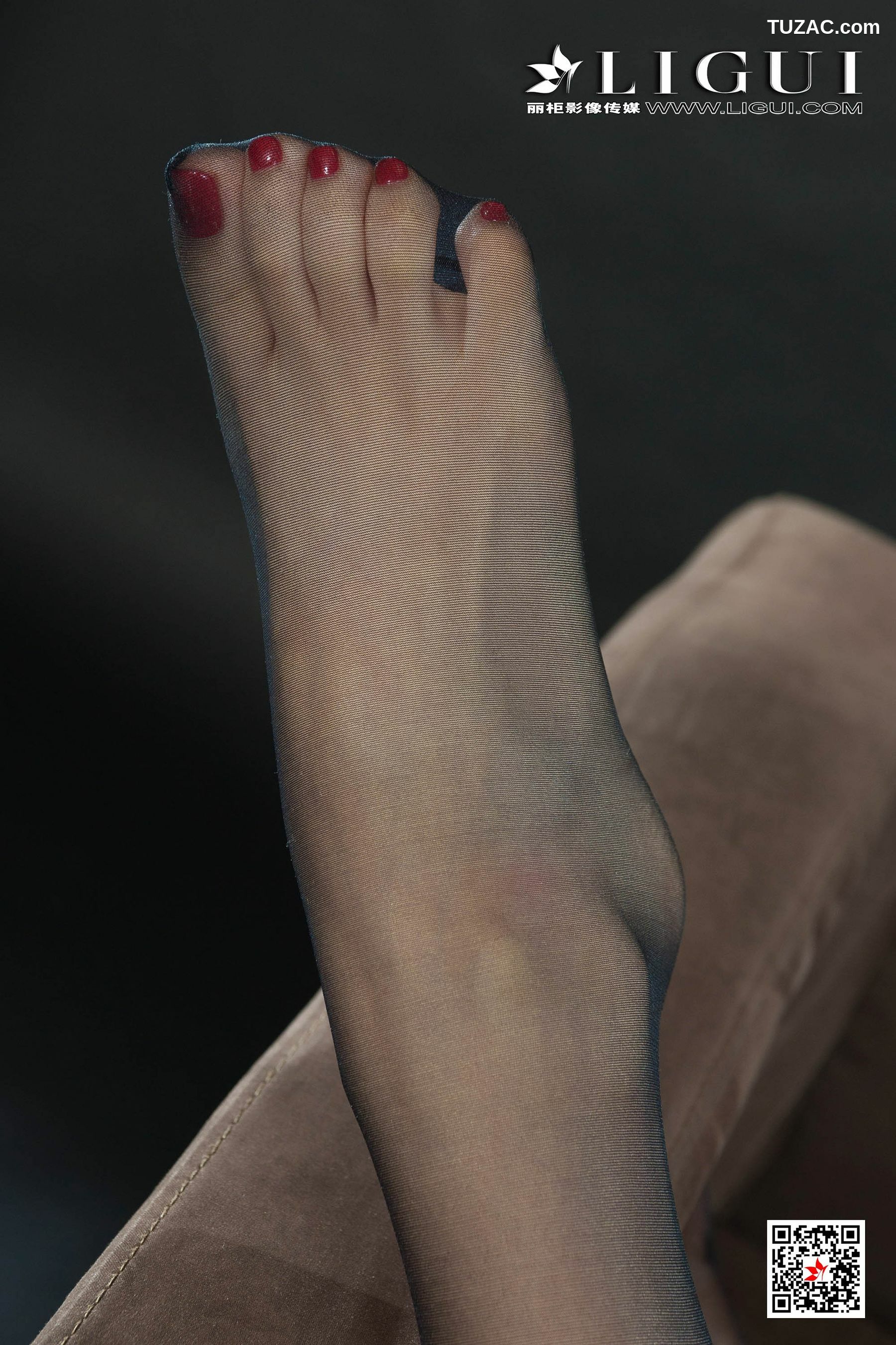 丽柜_Model 子晴《极品黑丝女秘书》 写真集[71P]