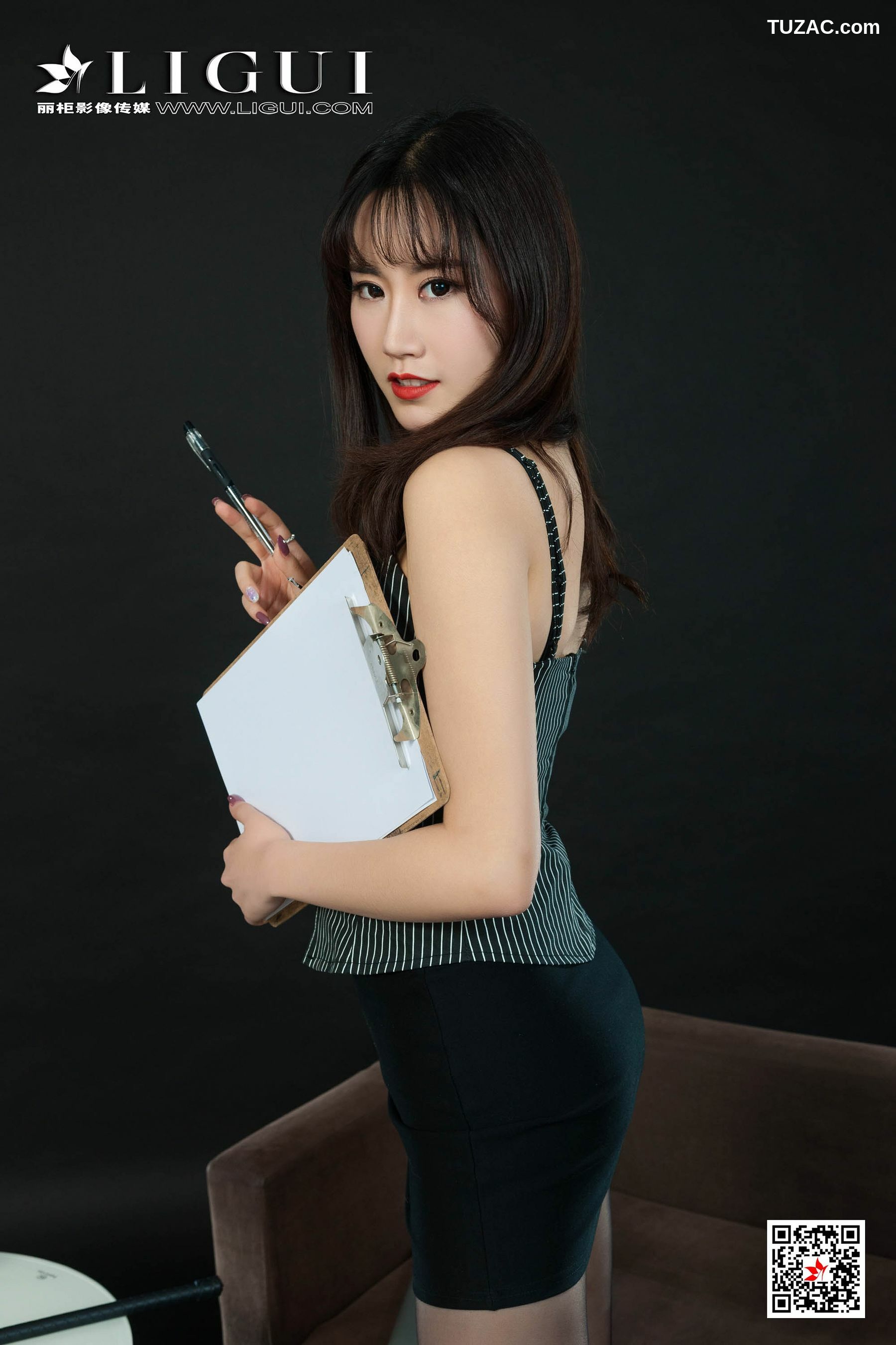 丽柜_Model 子晴《极品黑丝女秘书》 写真集[71P]