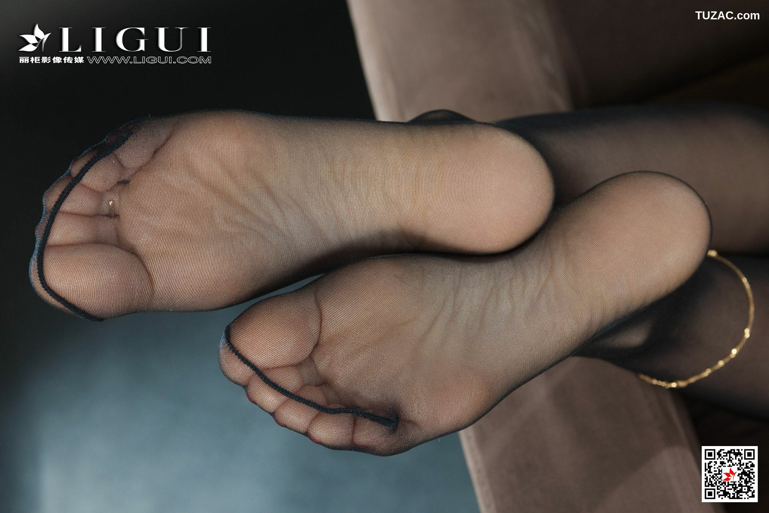 丽柜_Model 子晴《极品黑丝女秘书》 写真集[71P]