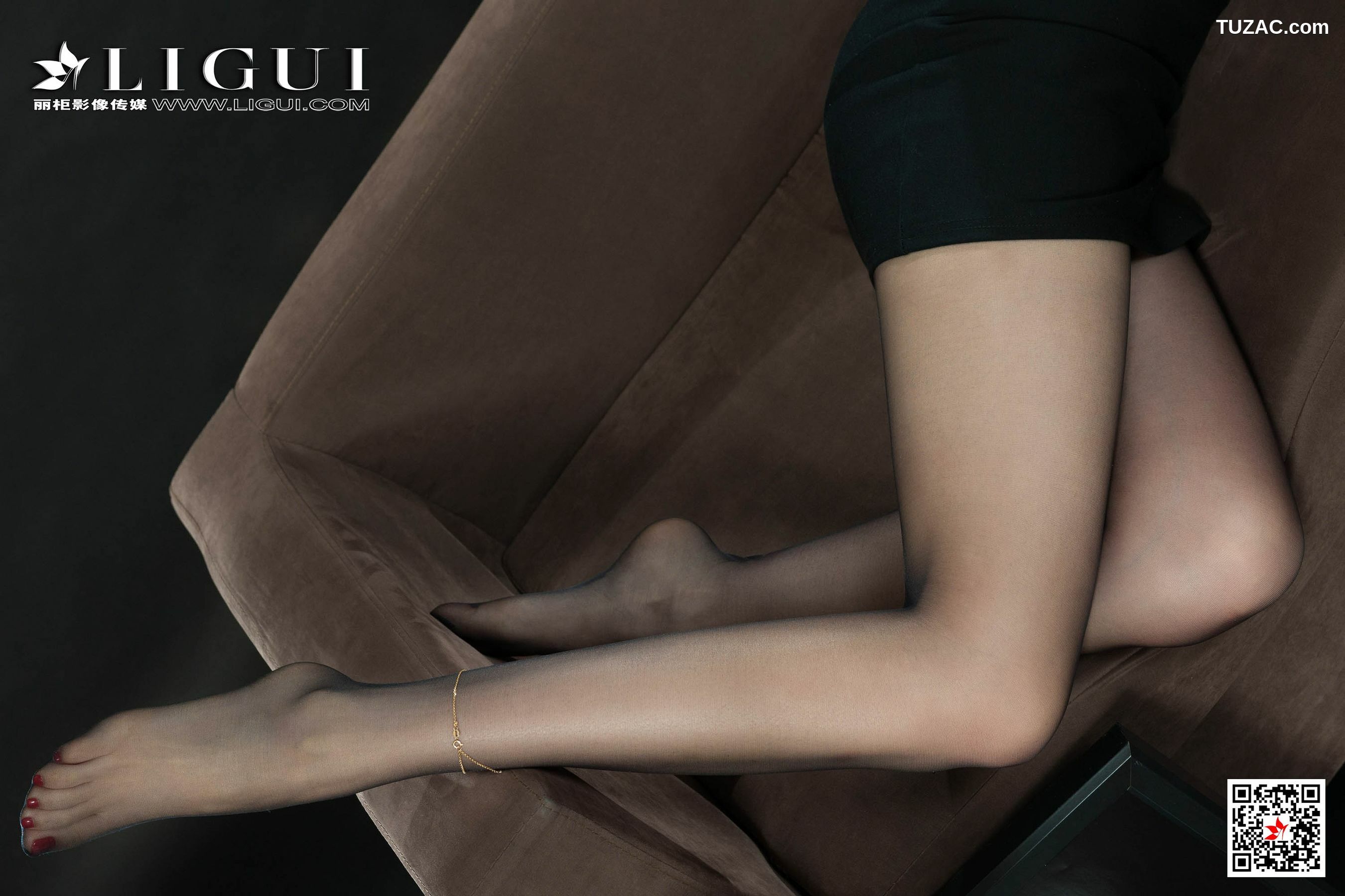 丽柜_Model 子晴《极品黑丝女秘书》 写真集[71P]