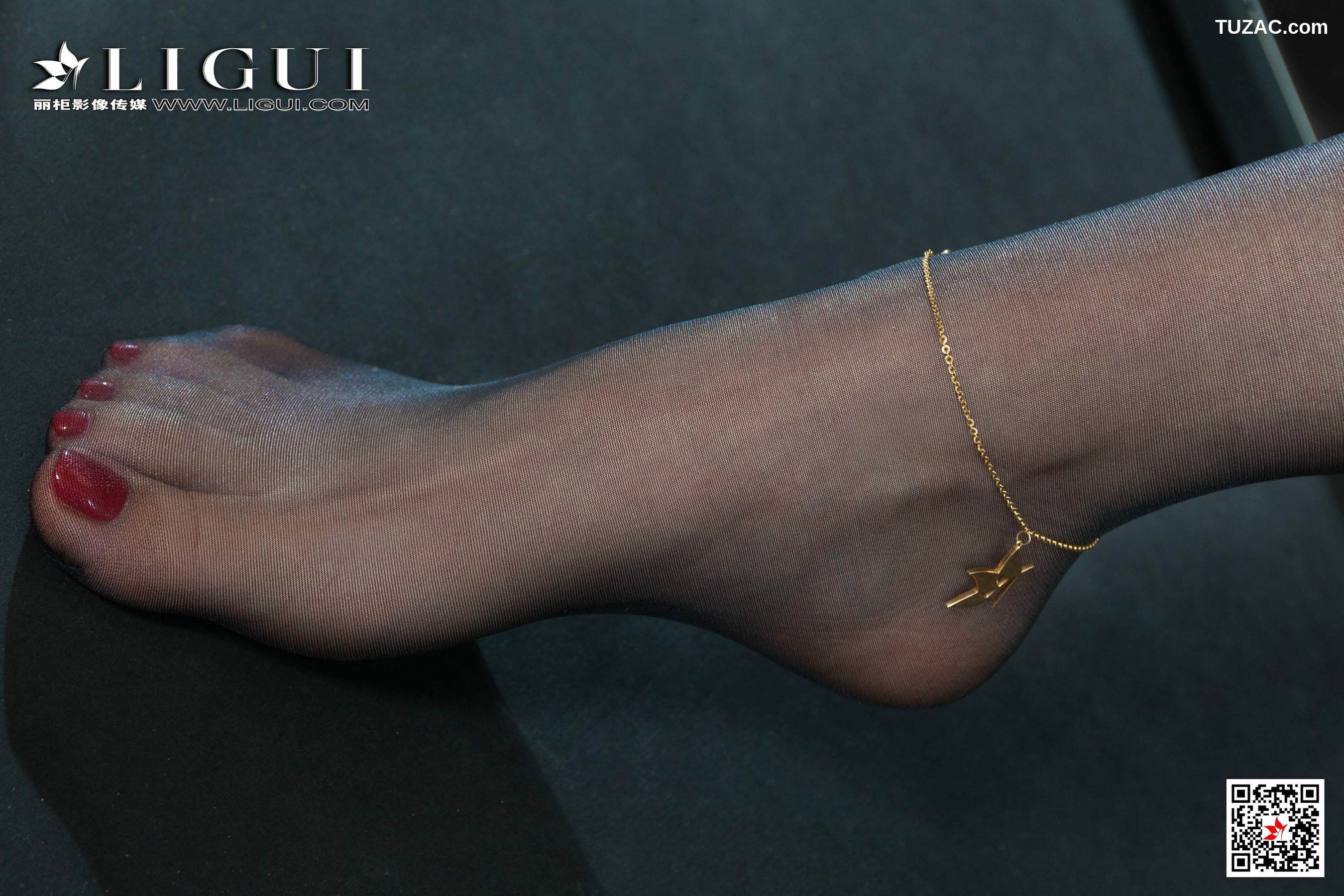 丽柜_Model 子晴《极品黑丝女秘书》 写真集[71P]