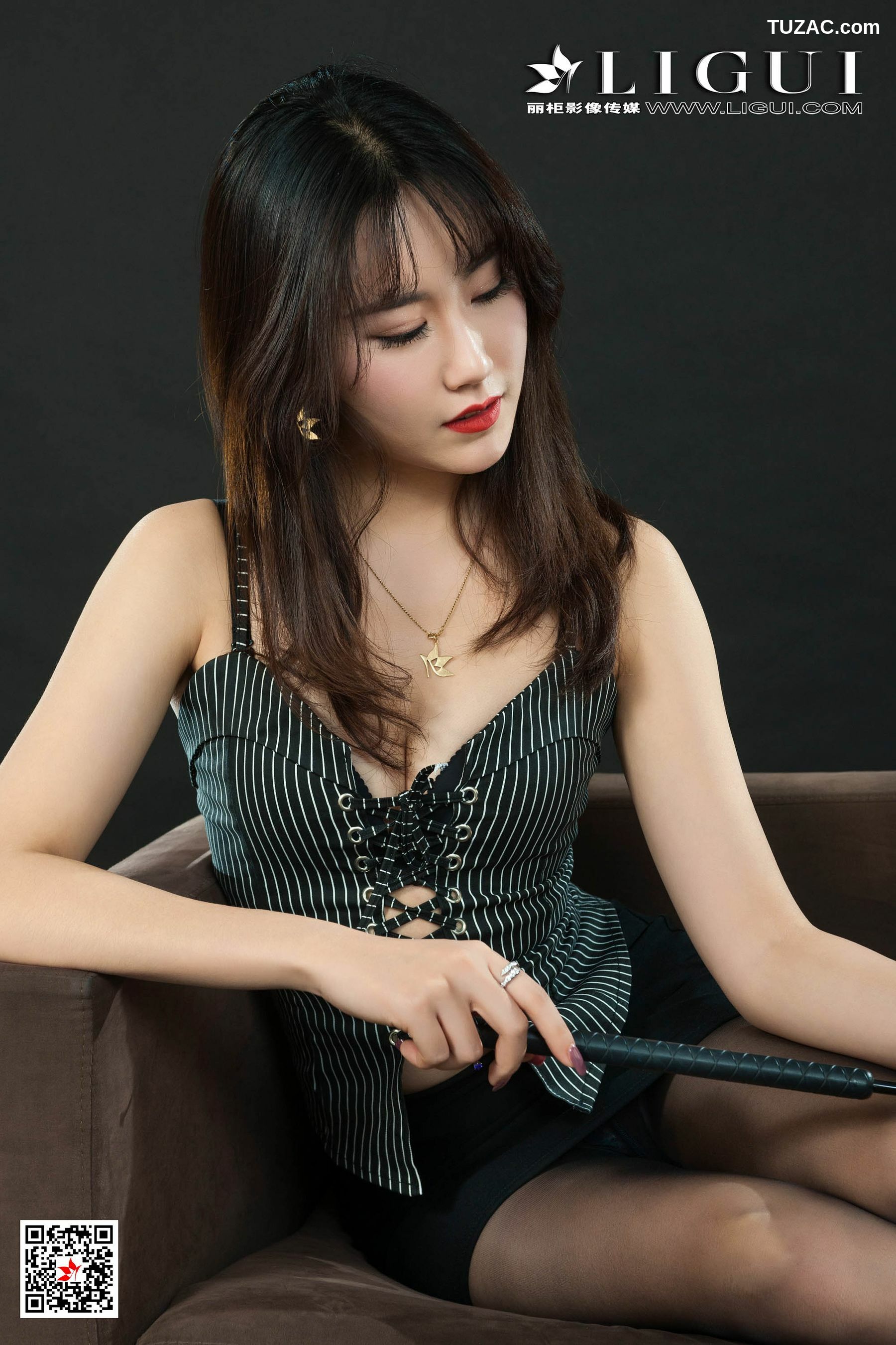 丽柜_Model 子晴《极品黑丝女秘书》 写真集[71P]