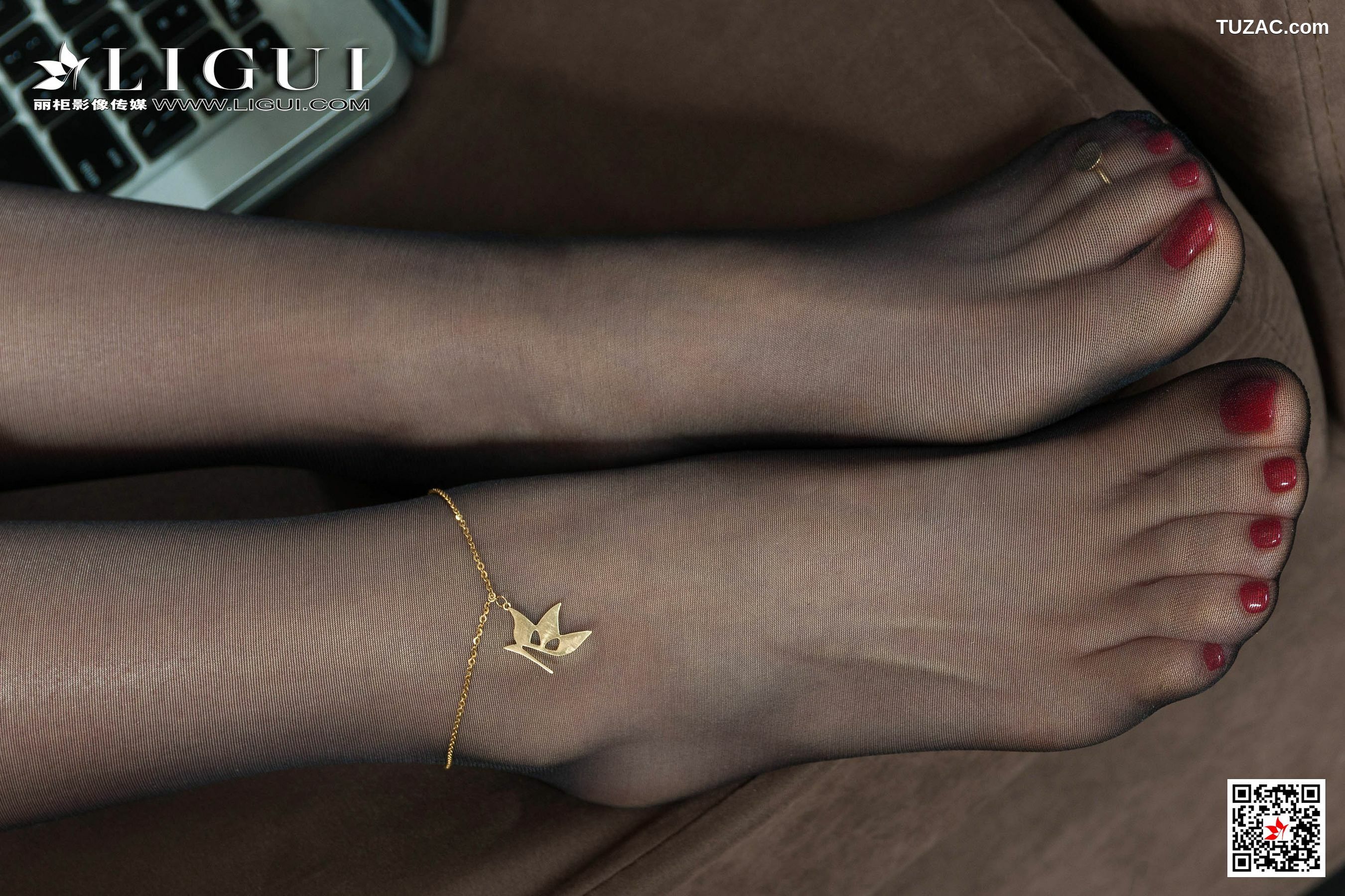 丽柜_Model 子晴《极品黑丝女秘书》 写真集[71P]