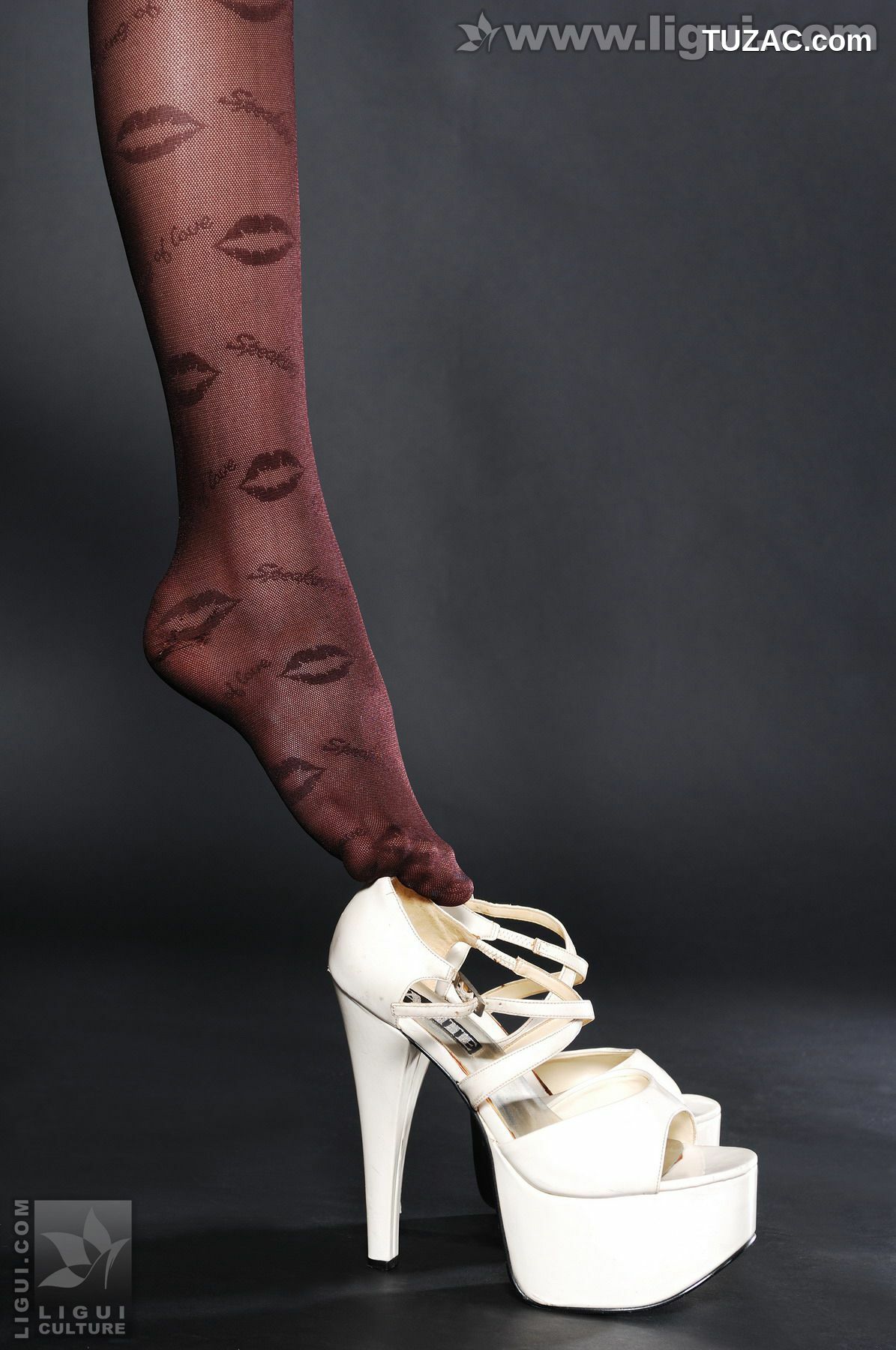 丽柜_Model 孙跃《性感迷人的丝袜》 美腿玉足写真图片[55P]