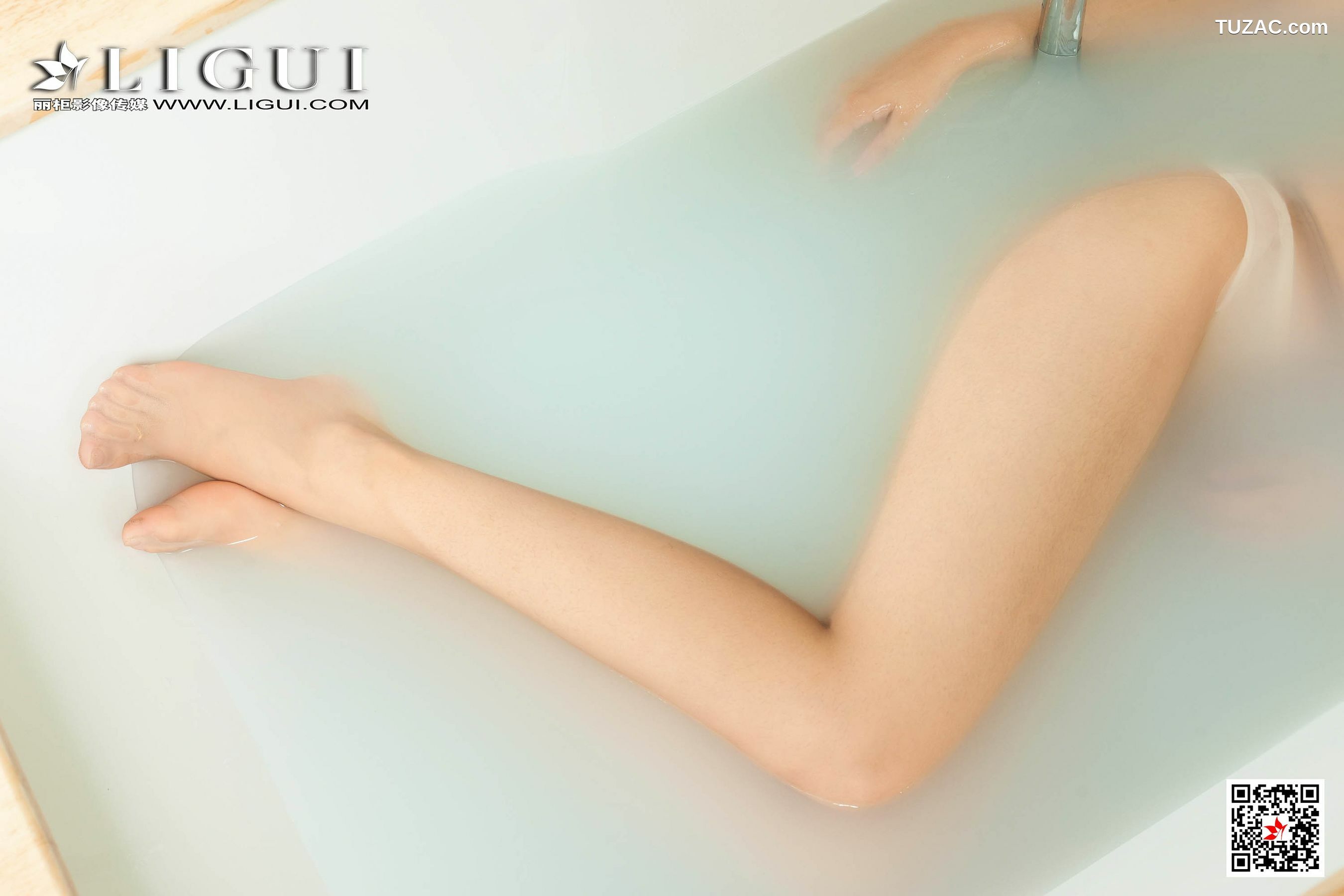 丽柜_Model 安娜《浴室白衬衫丝足》 写真集[49P]