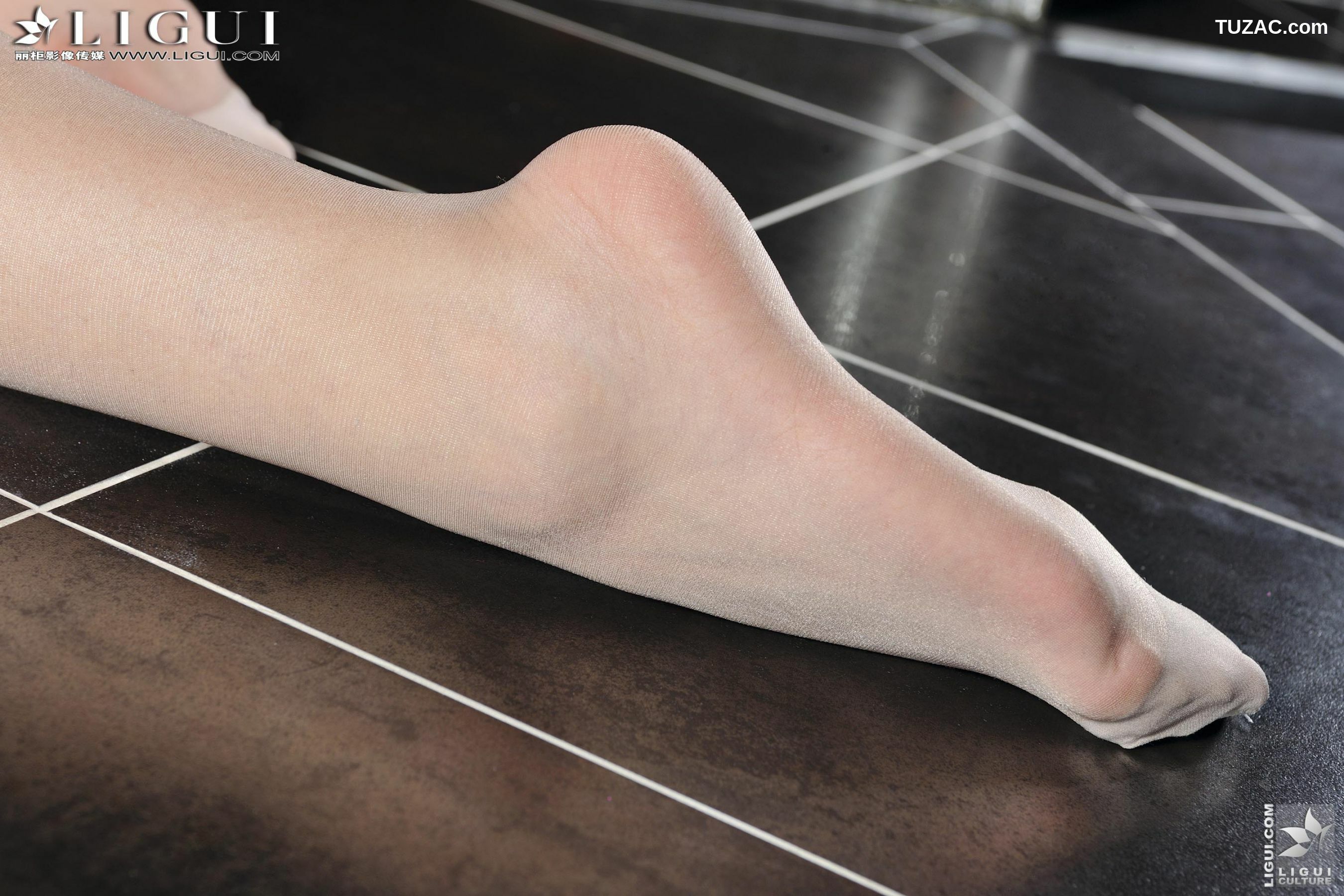 丽柜_Model 小杨幂《OL高跟丝足》上下全集 美腿玉足写真图片[55P]