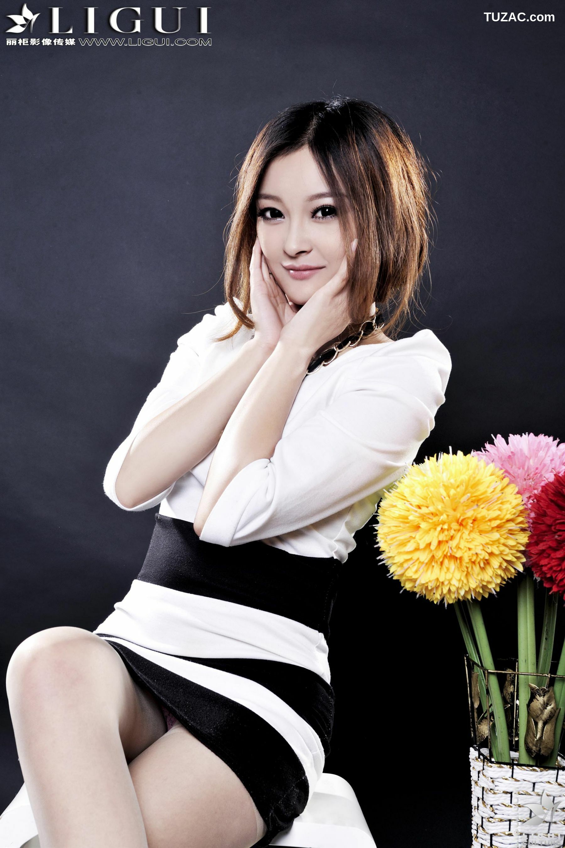 丽柜_Model 小杨幂《极品时尚职业装女郎》 美腿玉足写真图片[74P]