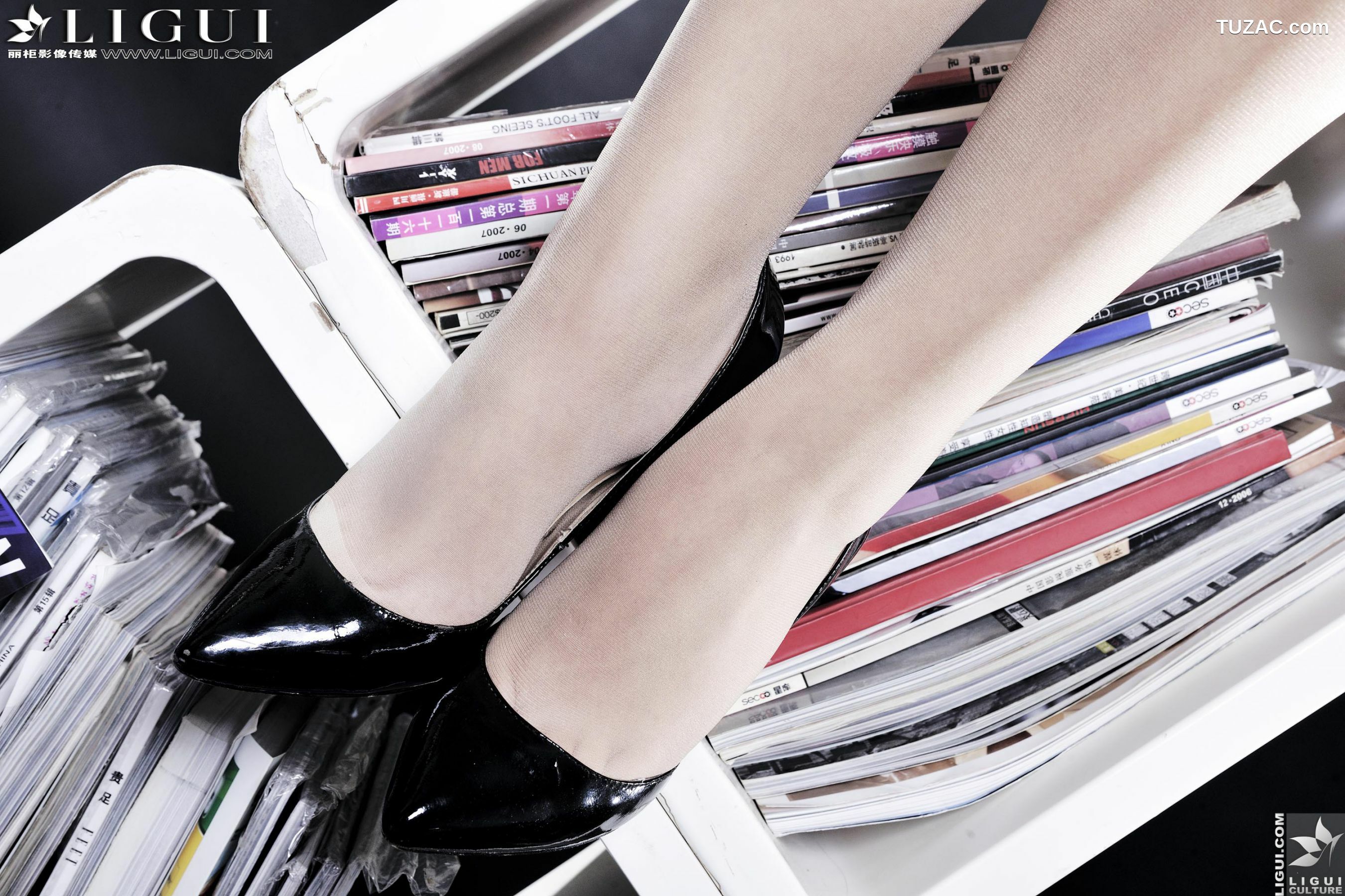 丽柜_Model 小杨幂《极品时尚职业装女郎》 美腿玉足写真图片[74P]