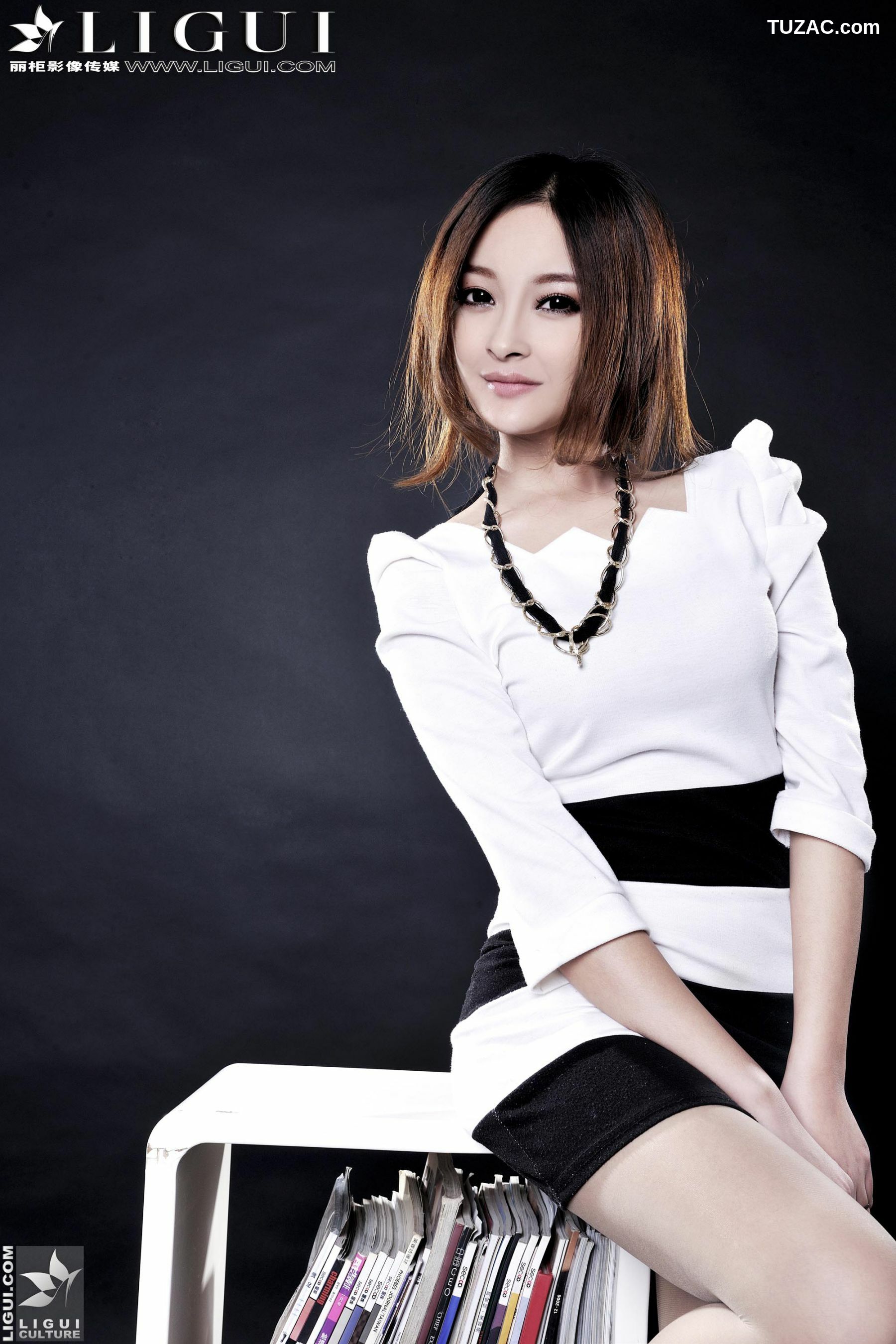 丽柜_Model 小杨幂《极品时尚职业装女郎》 美腿玉足写真图片[74P]