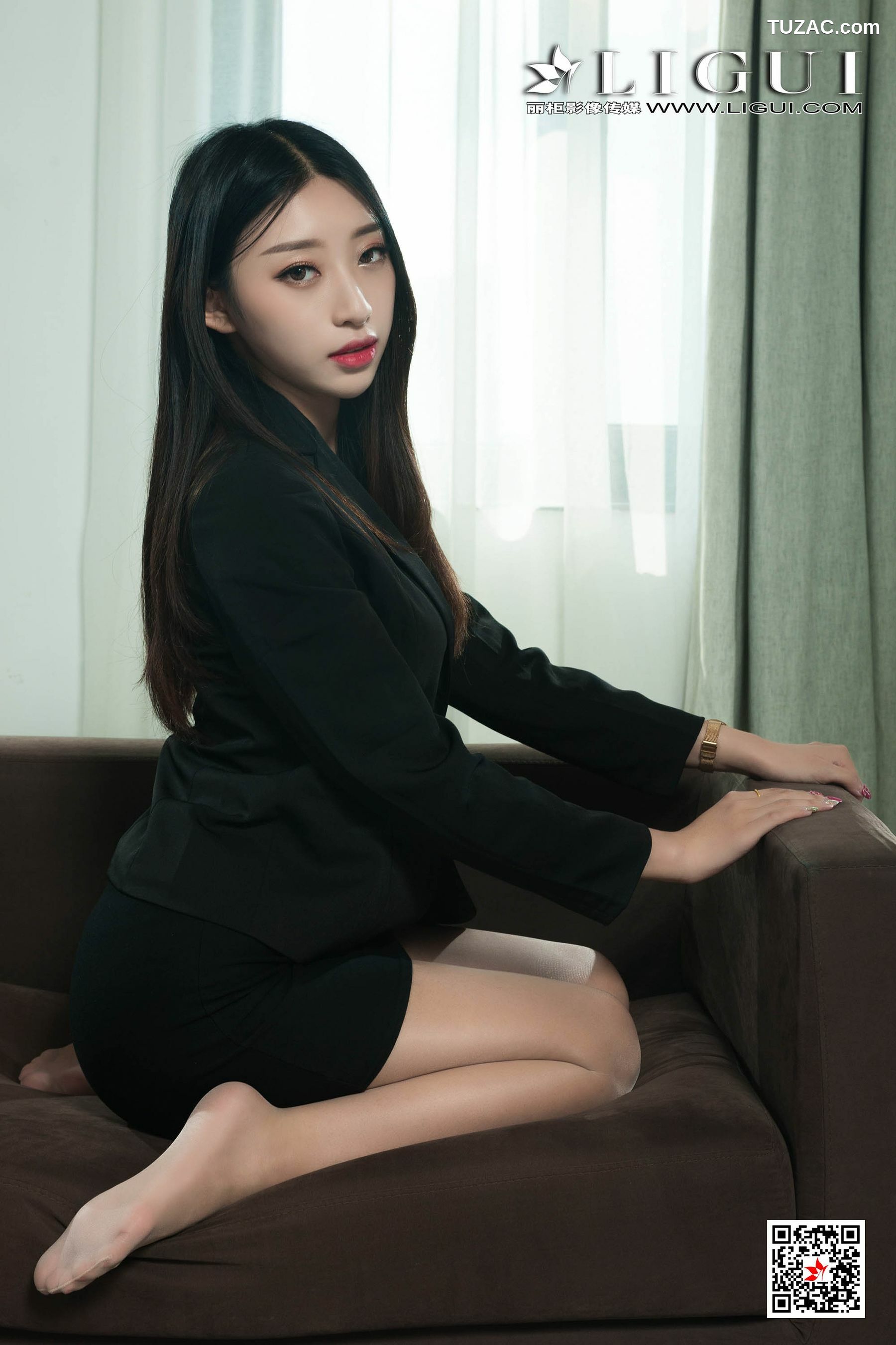 丽柜_Model 小瑶瑶《西服长腿OL丝足》 写真集[57P]